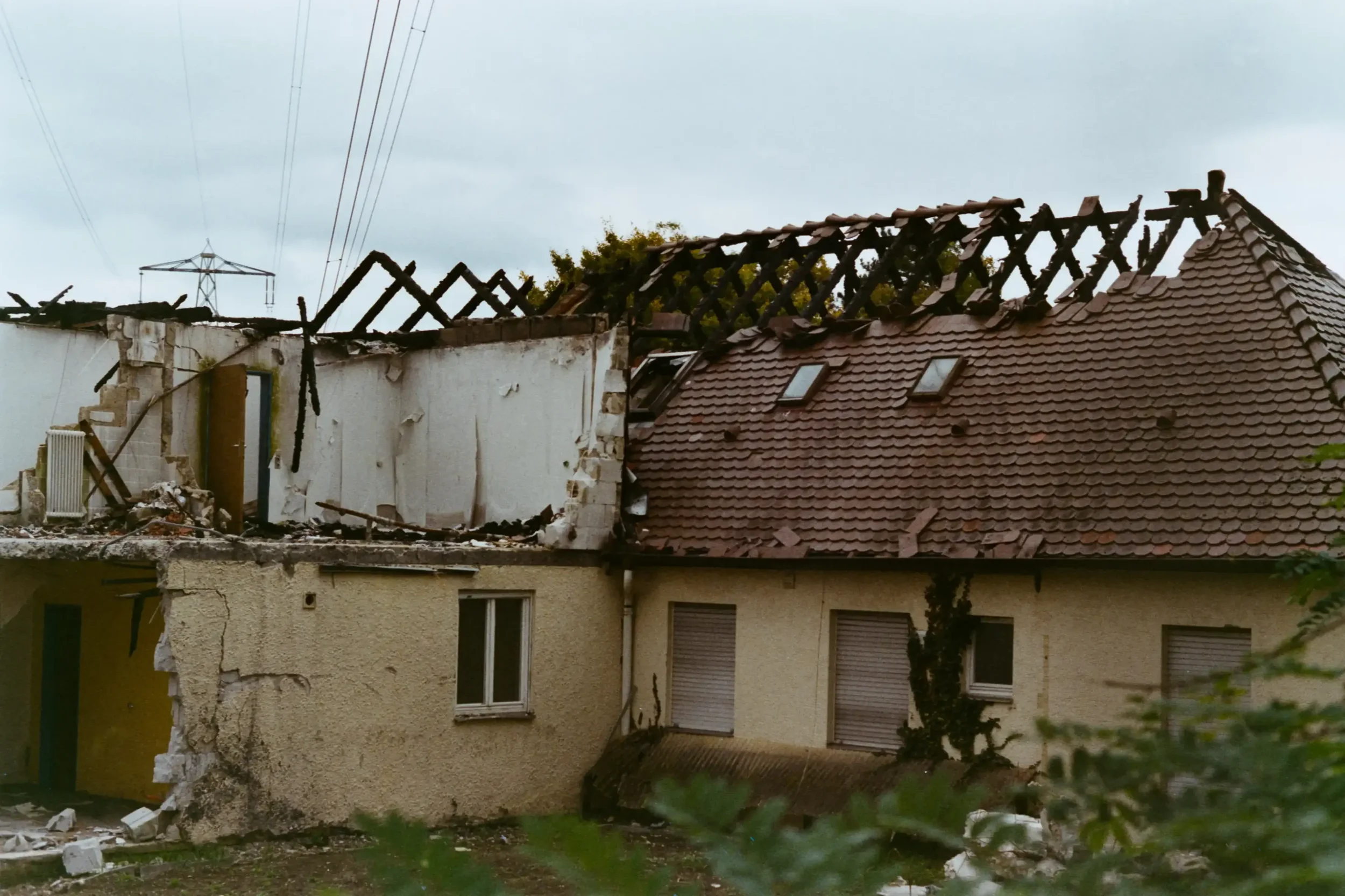 analogfotografie-ludwigsburg-stuttgart-schwarzweiß-farbe-streetfotos-stadtbild-minimalistisch