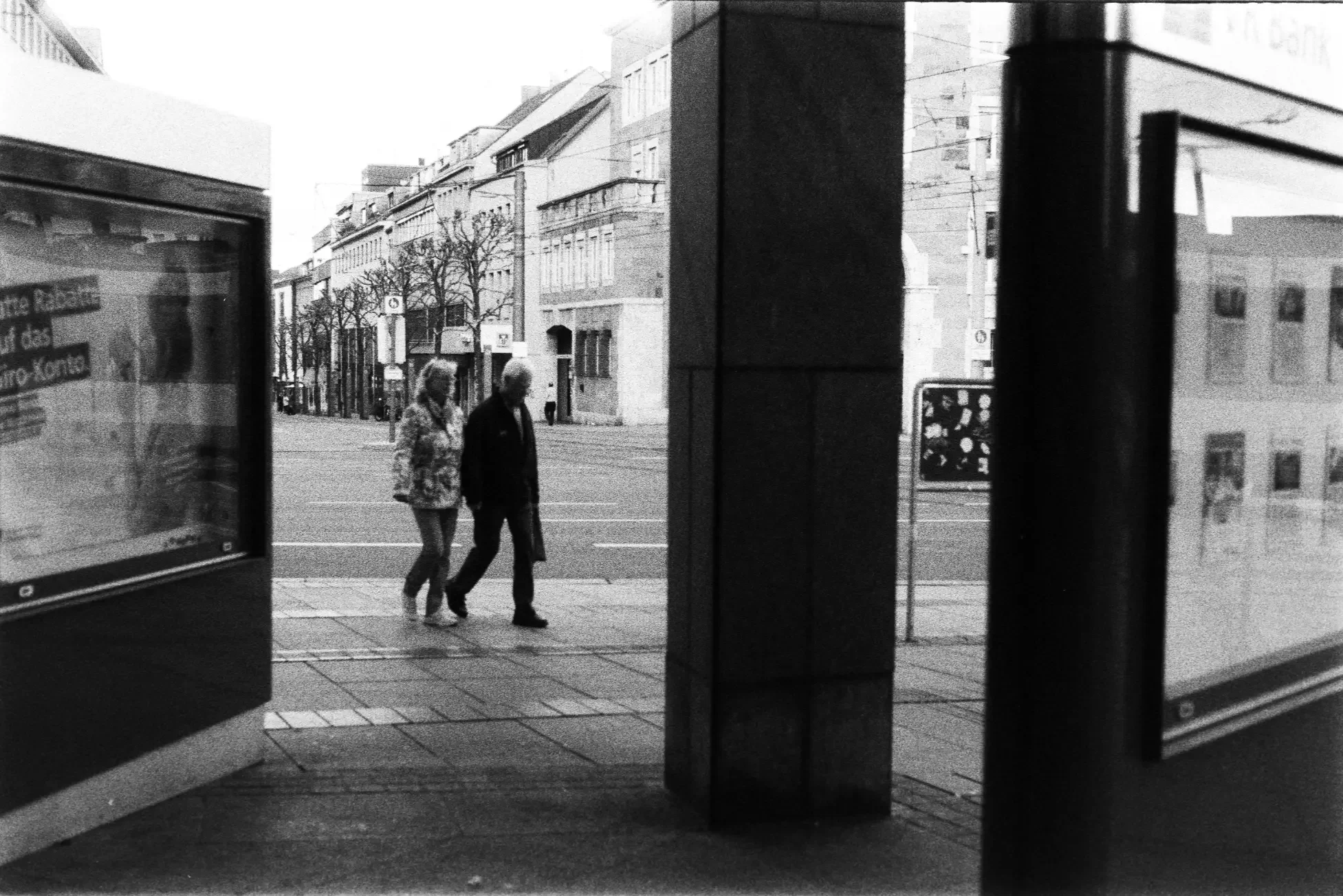 analogfotografie-Heilbronn-schwarzweiß-farbe-streetfotos-stadtbild-minimalistisch