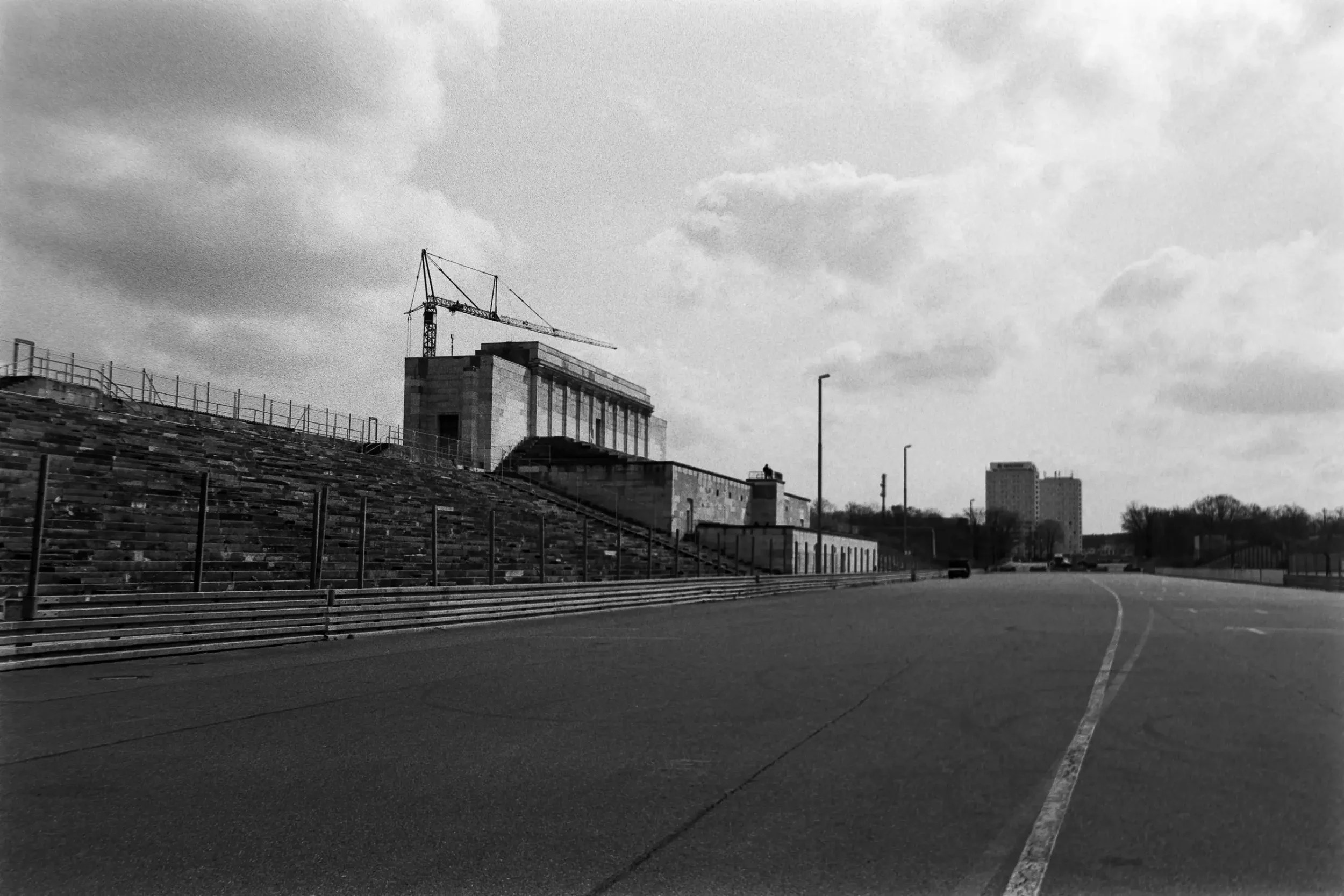 analogfotografie-nürnberg-architektur-street-schwarzweiß-minimalistisch