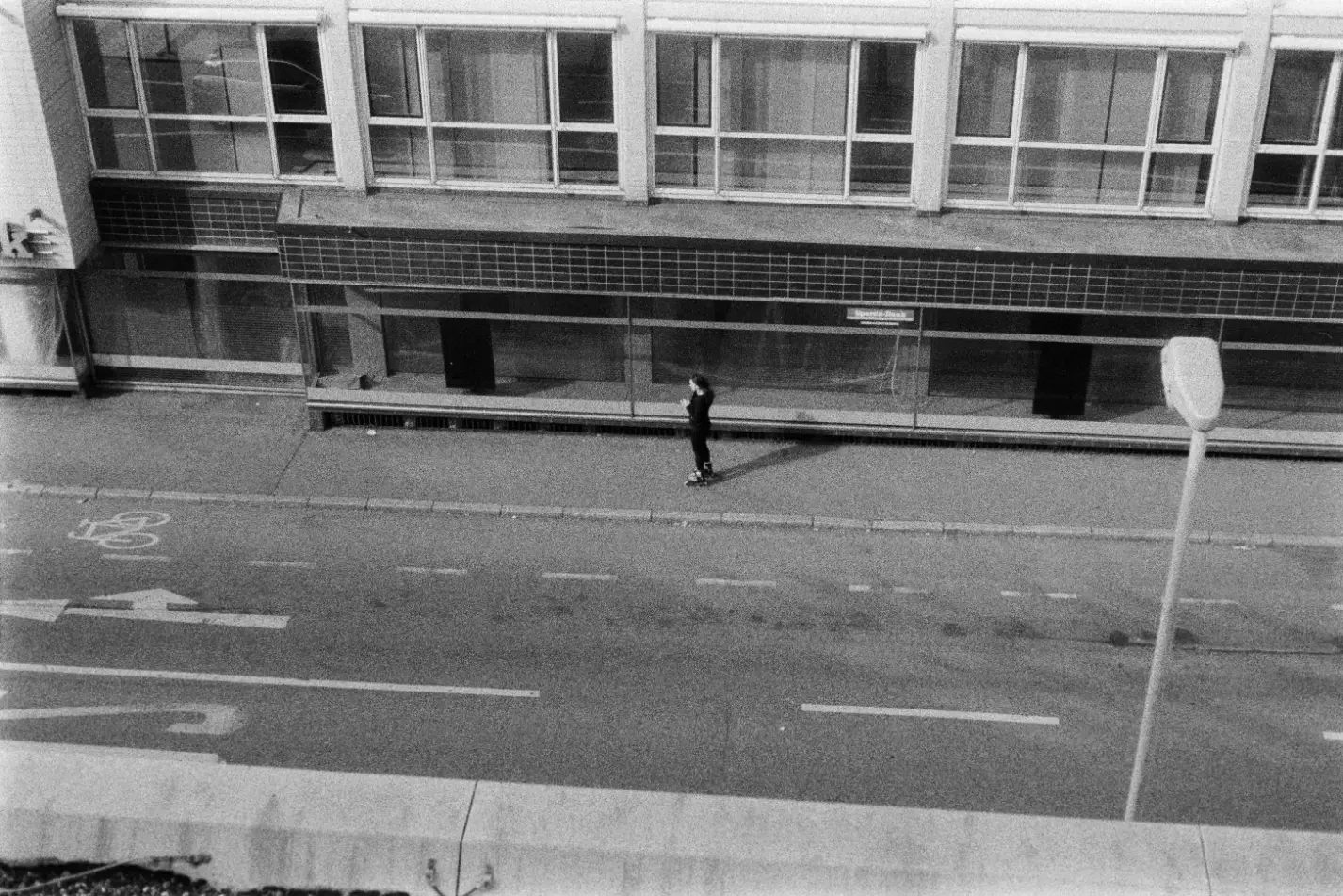 analogfotografie-Heilbronn-schwarzweiß-farbe-streetfotos-stadtbild-minimalistisch