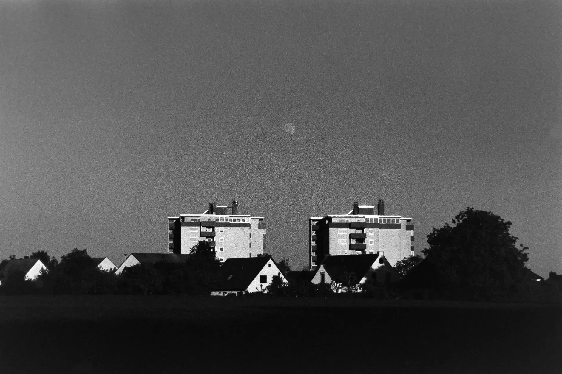 analogftografie-rossbrunn-wuerzburg-rottendorf-schwarzweiß-architektur-landschaft (2).webp