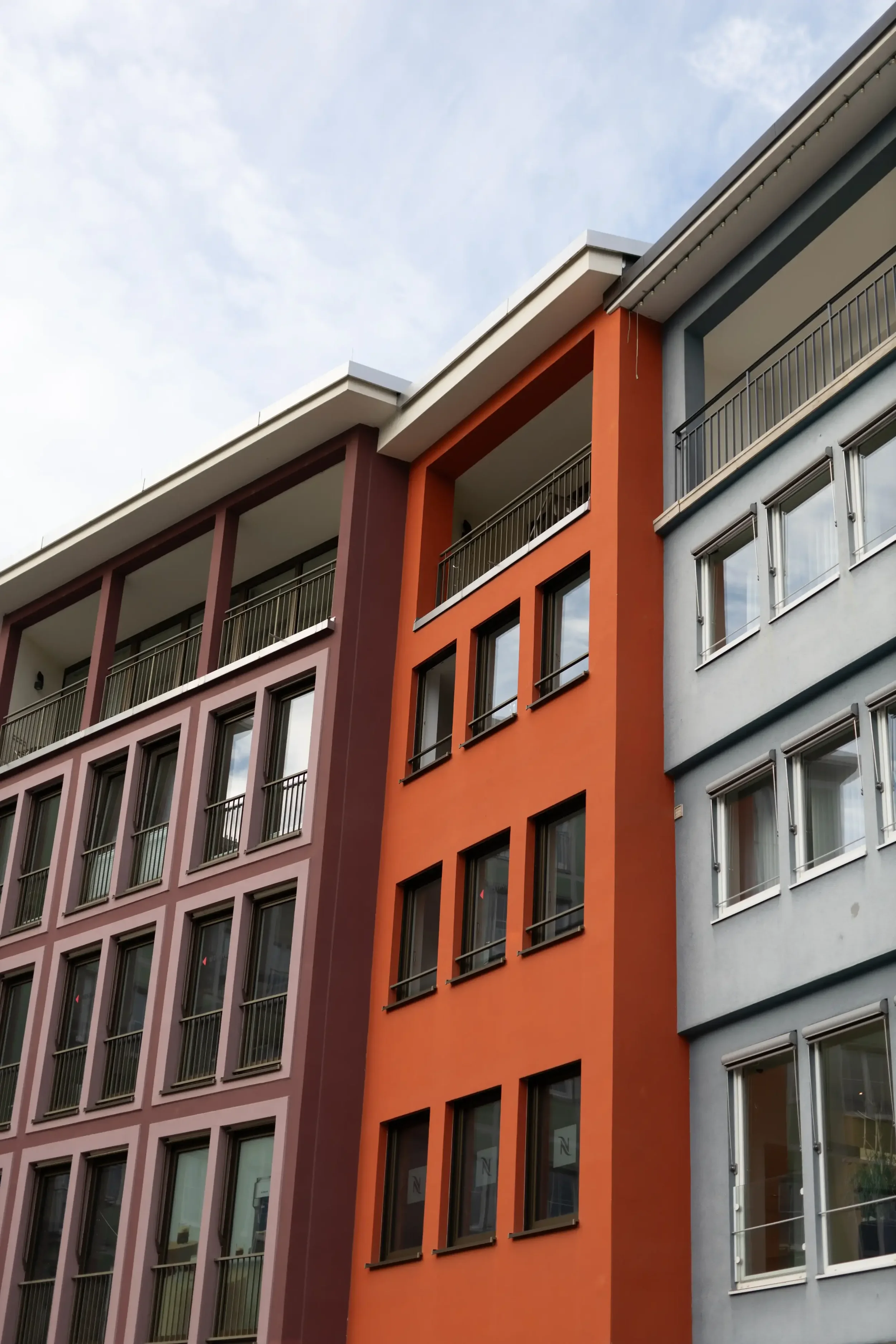 architekturfotografie-schwarzweiss-farbe-minimalistisch