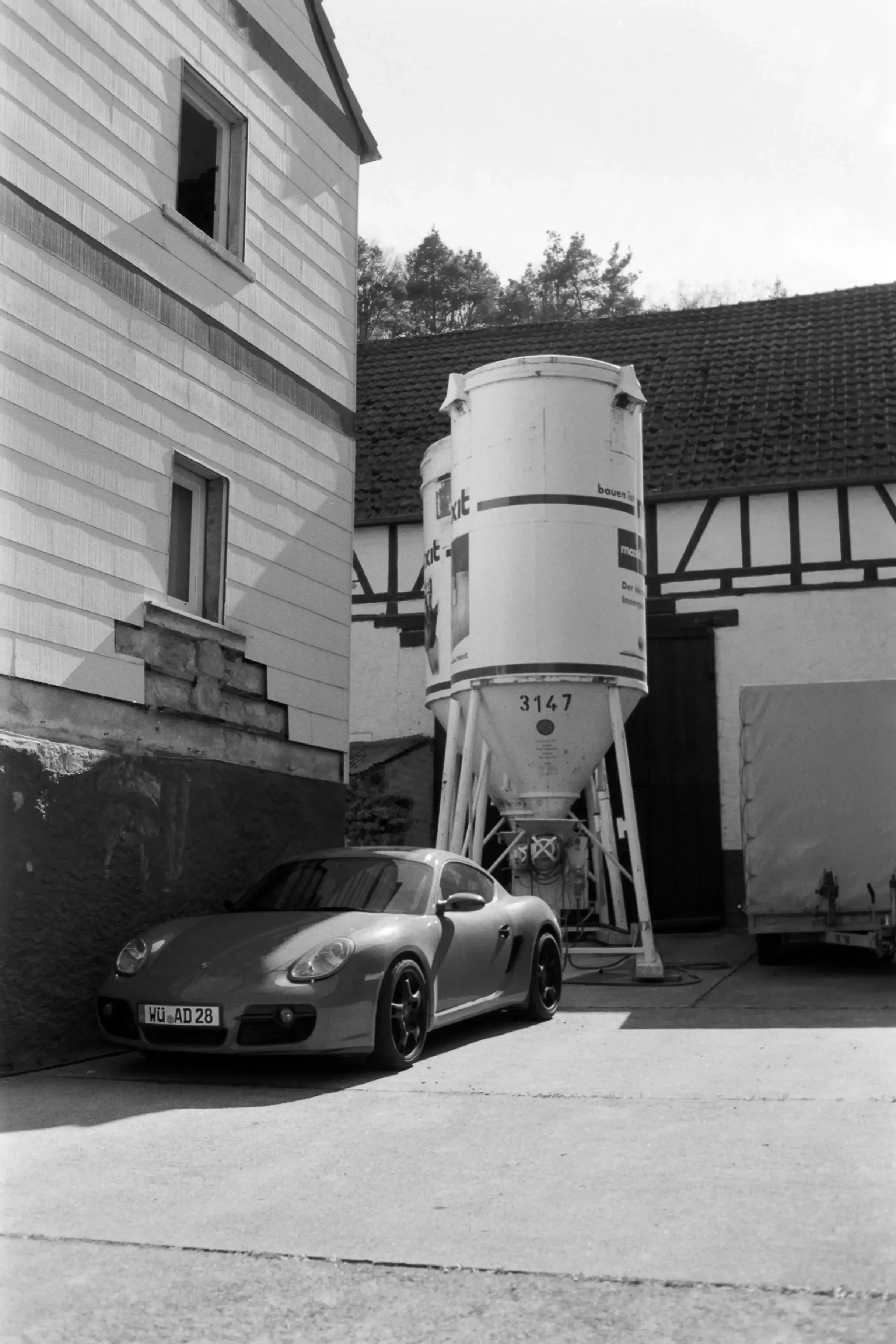analogftografie-rossbrunn-wuerzburg-rottendorf-schwarzweiß-architektur-landschaft