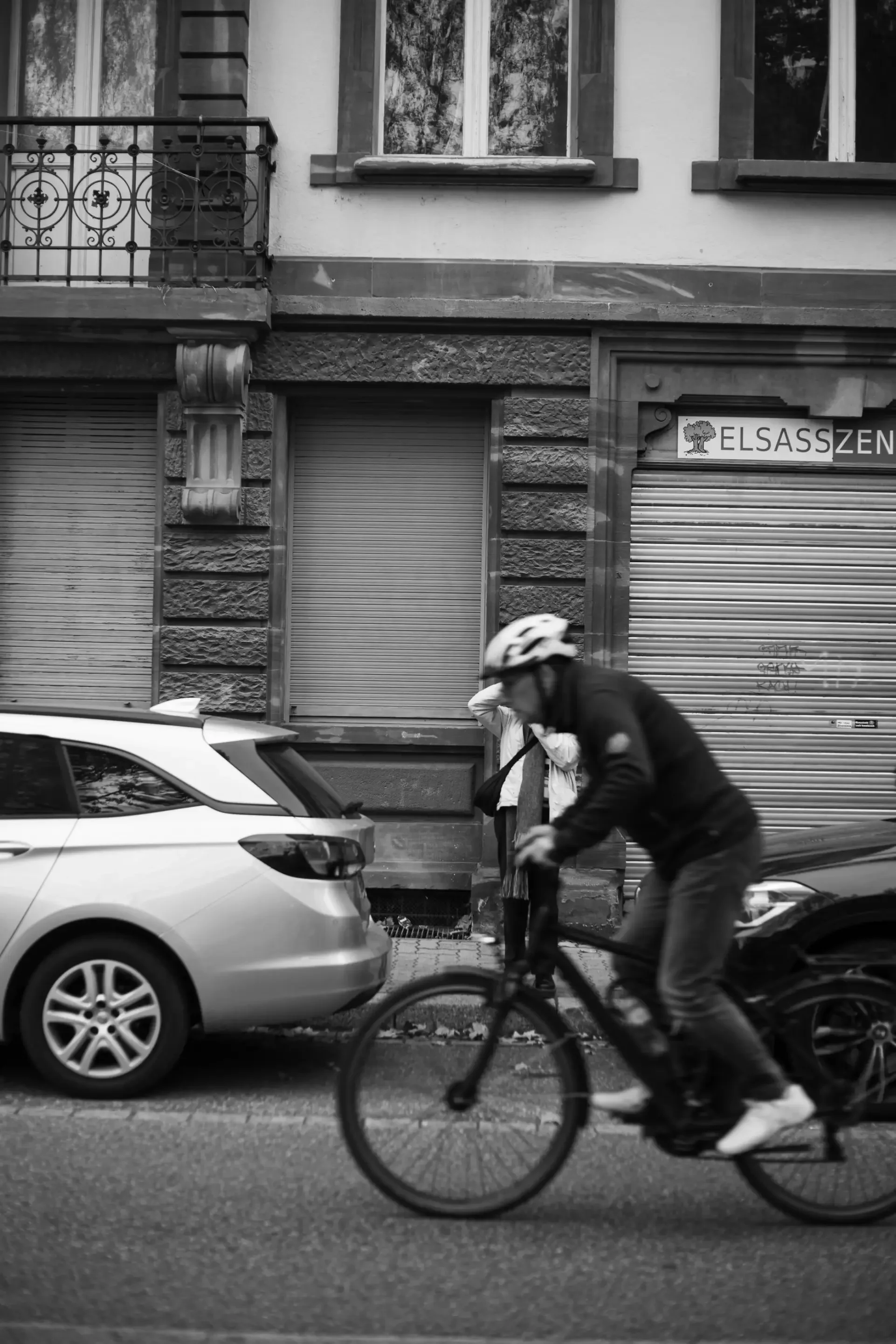 streetfotografie-menschen-architektur-szene-momente