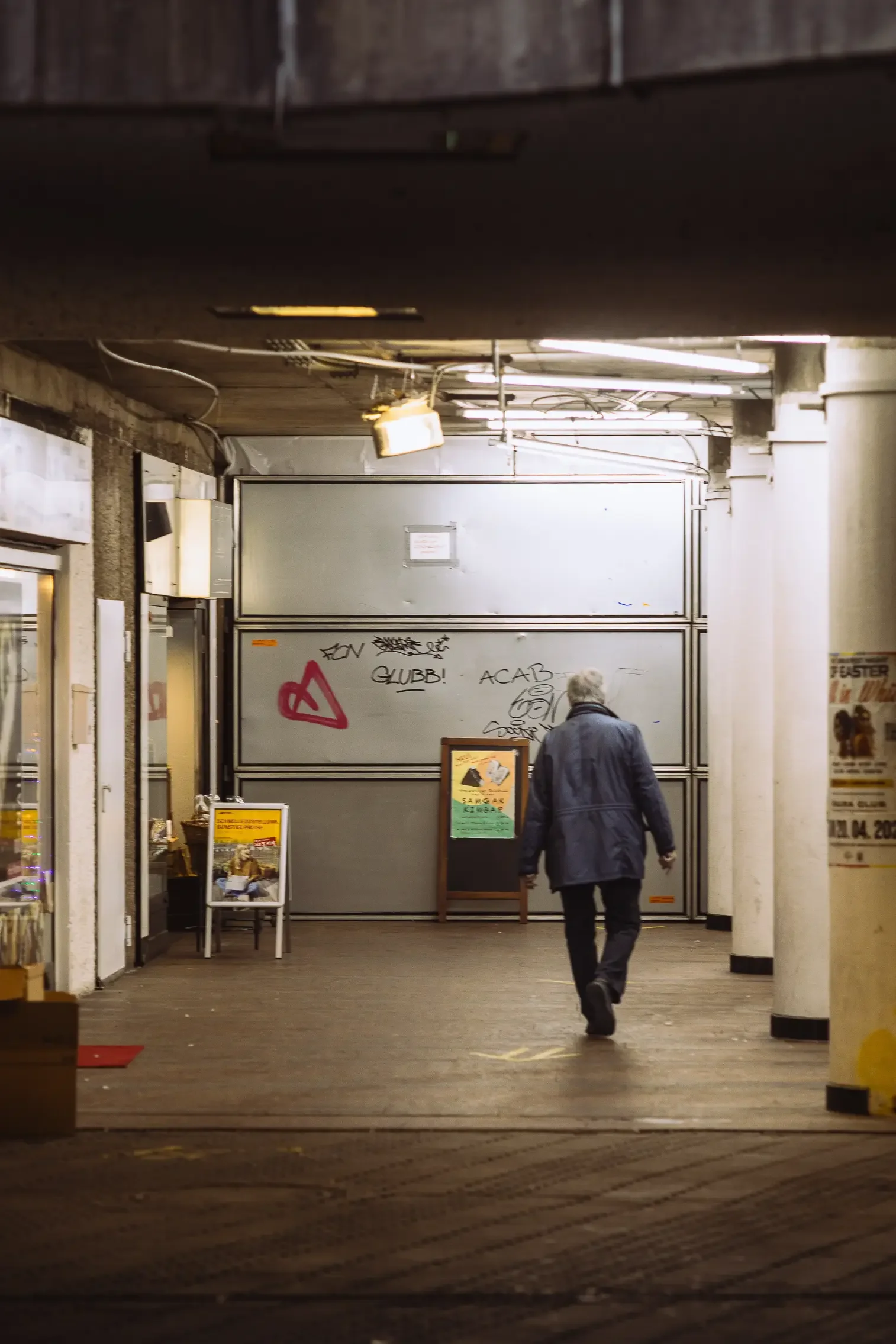streetfotografie-menschen-architektur-szene-momente