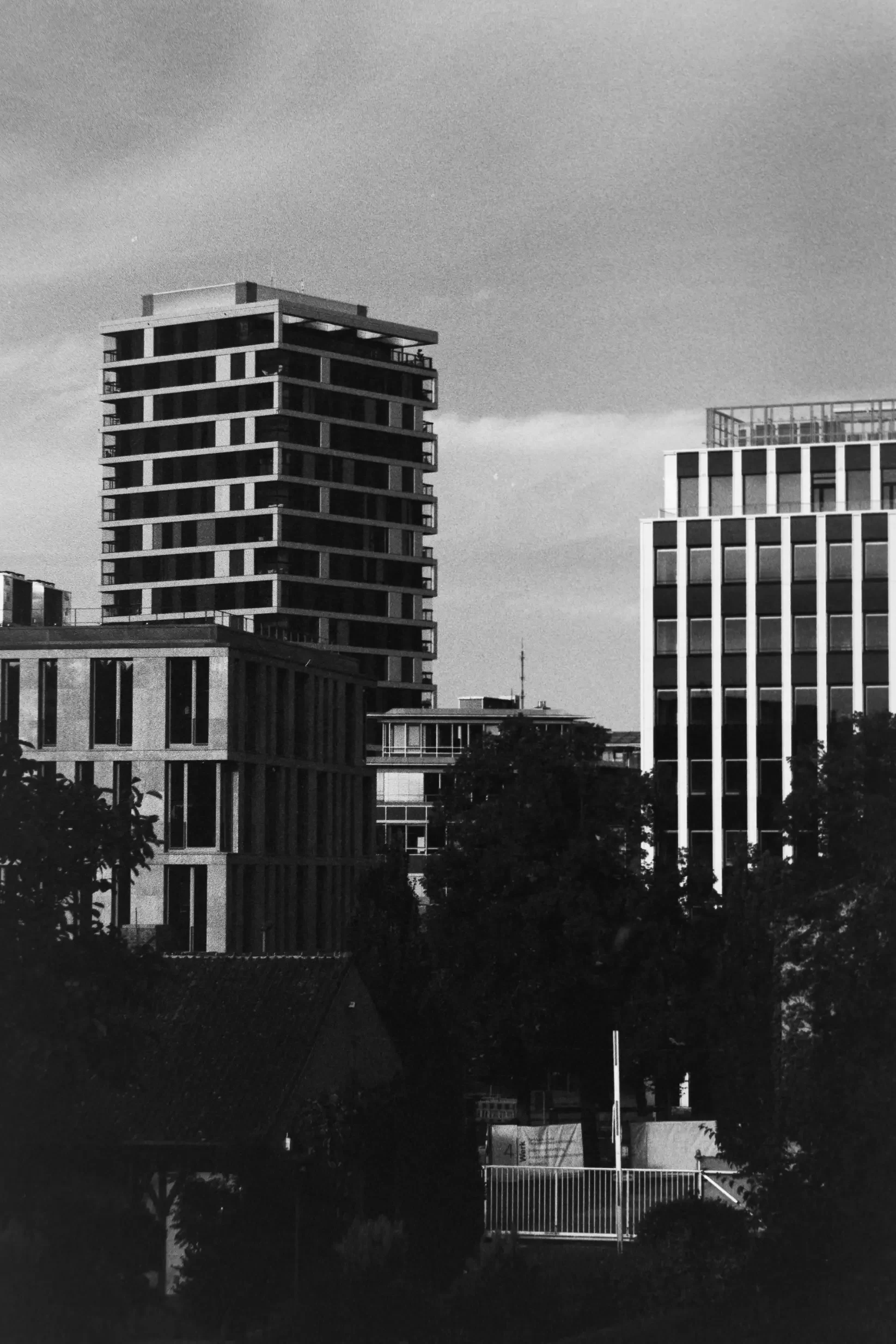 analogfotografie-ludwigsburg-stuttgart-schwarzweiß-farbe-streetfotos-stadtbild-minimalistisch