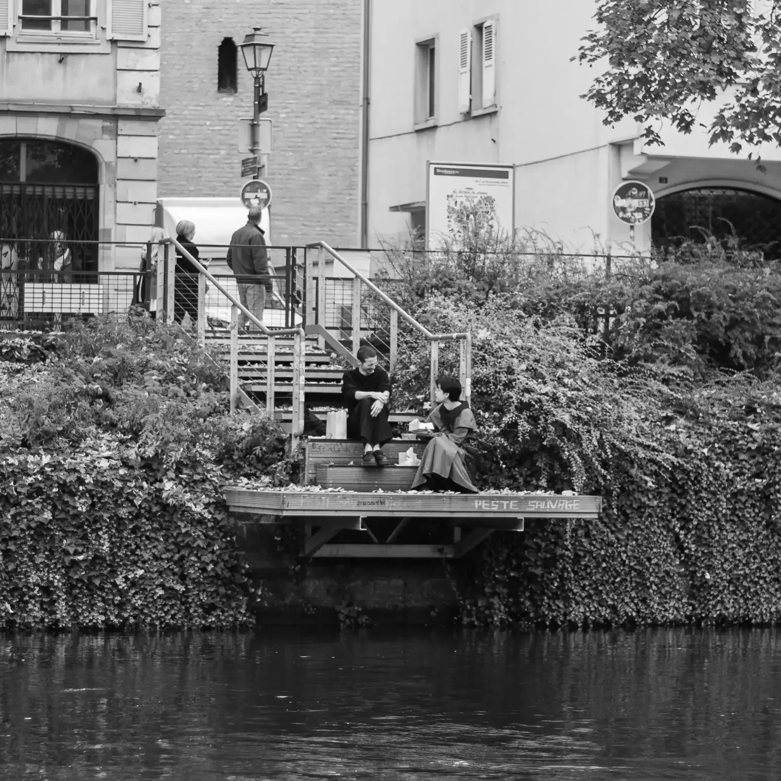 streetfotografie-menschen-architektur-szene-momente