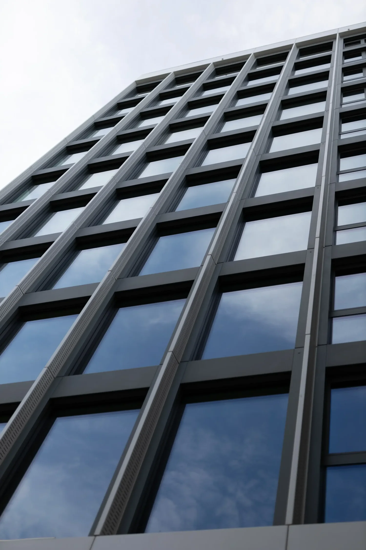 architekturfotografie-schwarzweiss-farbe-minimalistisch