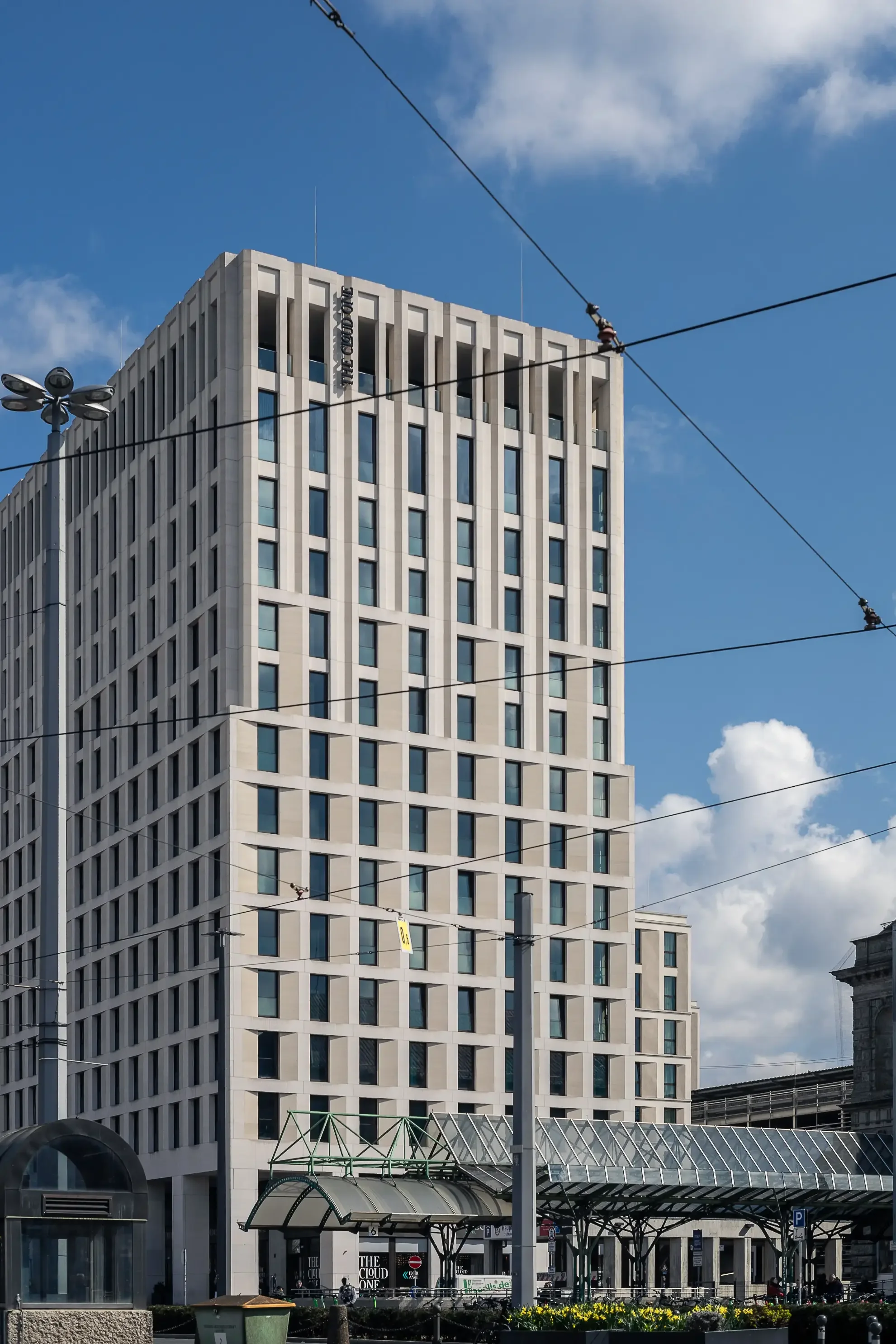 architekturfotografie-schwarzweiss-farbe-minimalistisch