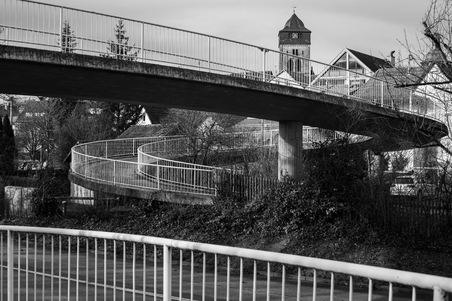 architekturfotografie-schwarzweiss-farbe-minimalistisch