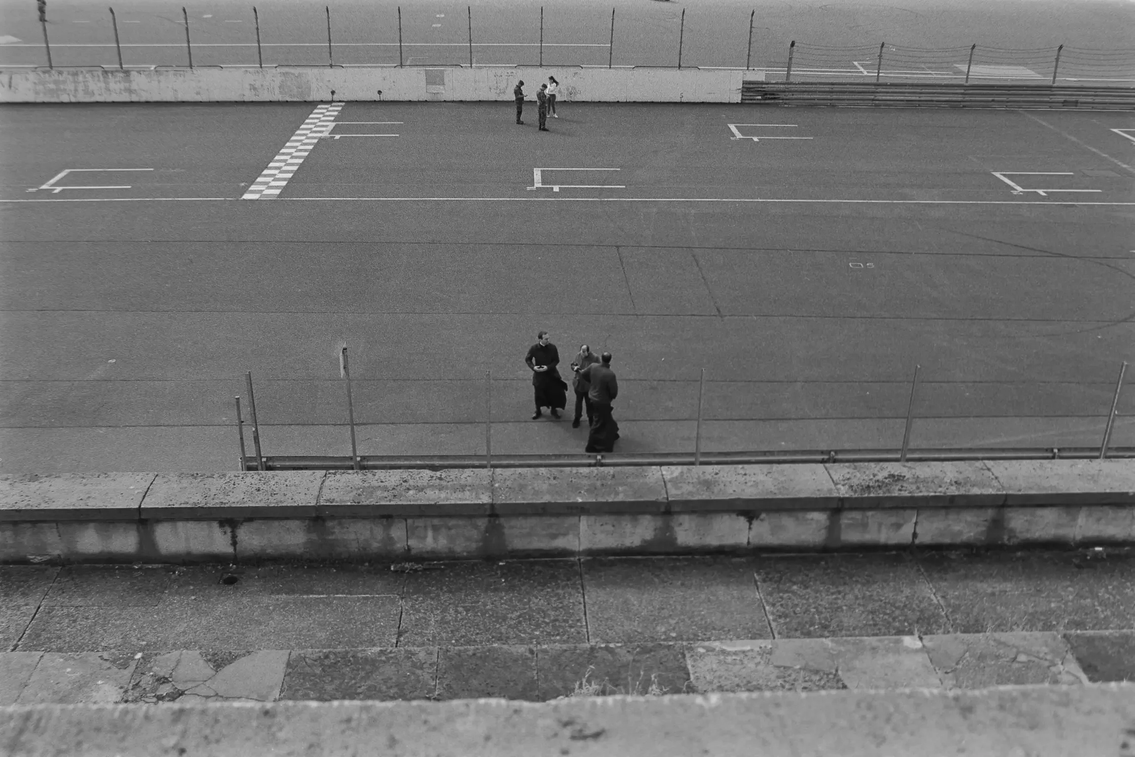 analogfotografie-nürnberg-architektur-street-schwarzweiß-minimalistisch