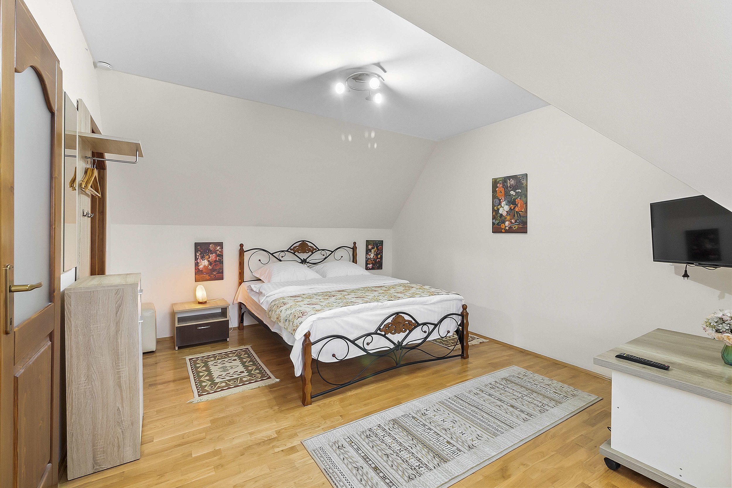Room 4 Casa Adam.jpg