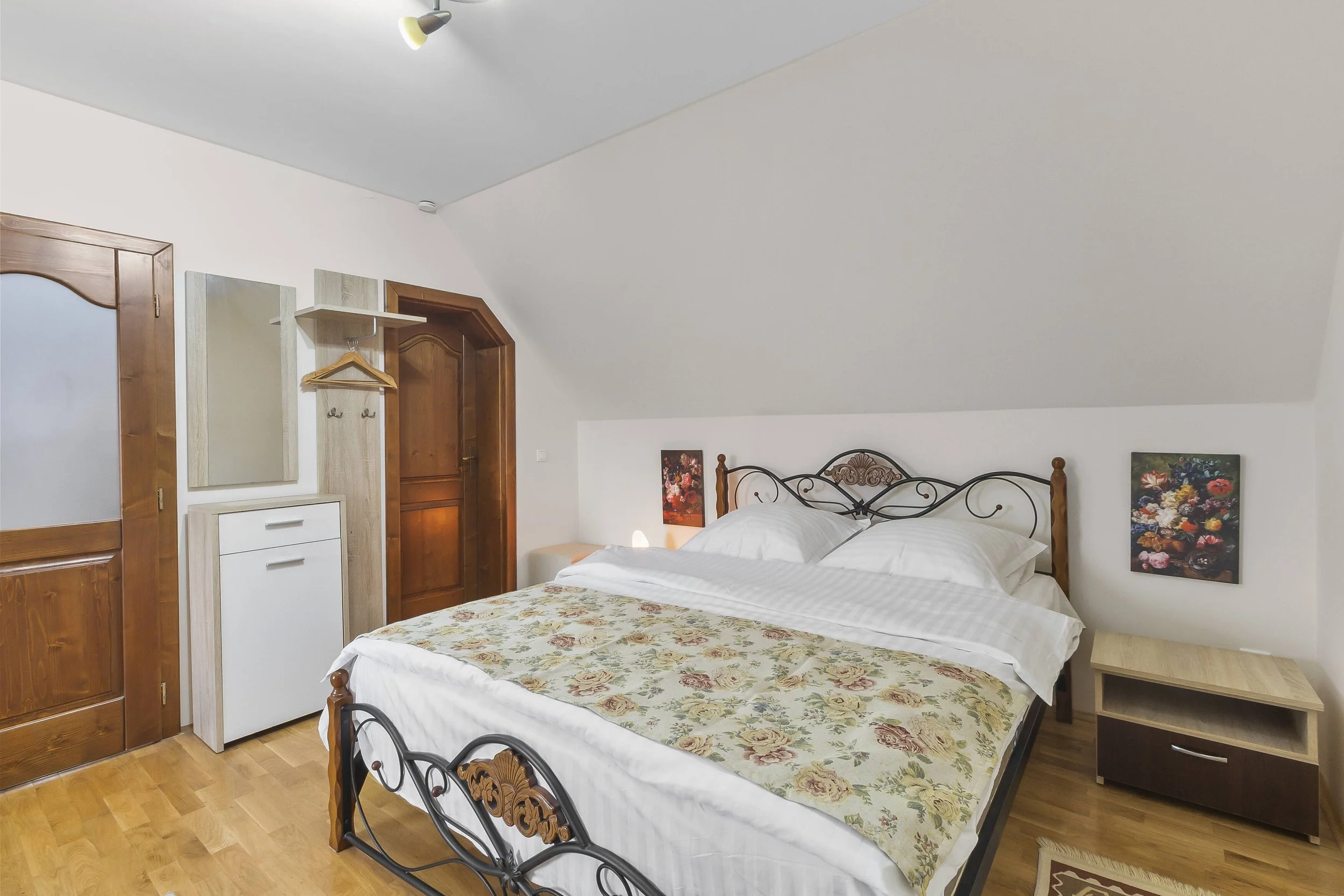 Room 4 Casa Adam in Sighisoara.jpg