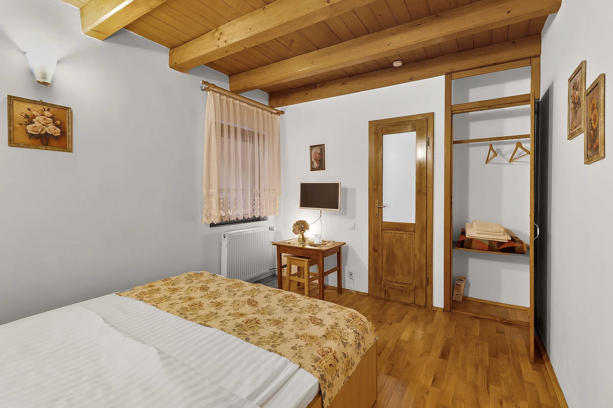 Room 2 Casa Adam overview.jpg