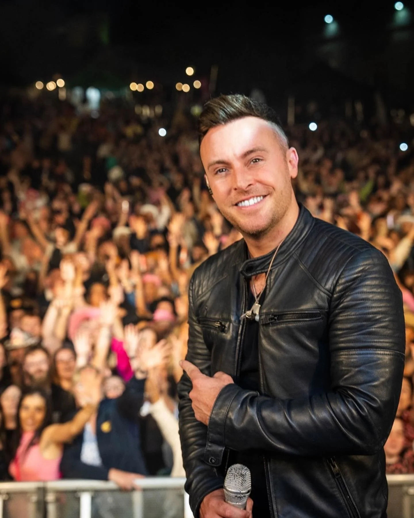 🎙️ 𝗔𝗿𝘁𝗶𝘀𝘁 𝗦𝗽𝗼𝘁𝗹𝗶𝗴𝗵𝘁: Nathan Carter

From Liverpool to Ireland&hellip; Nathan&rsquo;s Journey! 

Born in Liverpool on May 28th, 1990, Nathan Carter&rsquo;s Irish roots run deep through his family from Newry, County Down. 

Growing up s