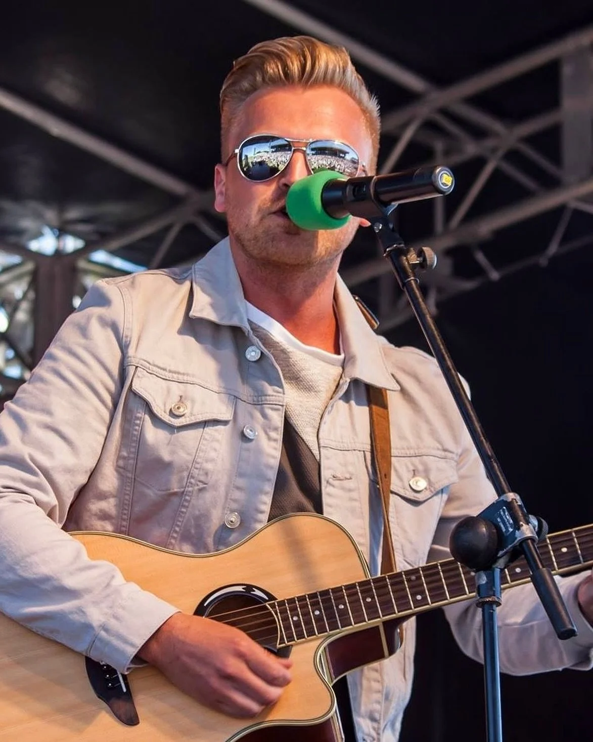 𝗔𝗿𝘁𝗶𝘀𝘁 𝗦𝗽𝗼𝘁𝗹𝗶𝗴𝗵𝘁: Lee Matthews 

Born in Omagh, County Tyrone, Lee Matthews&rsquo; journey from a childhood performer to one of Ireland&rsquo;s most recognised modern country singers is a story of persistence and passion. 

Starting ou