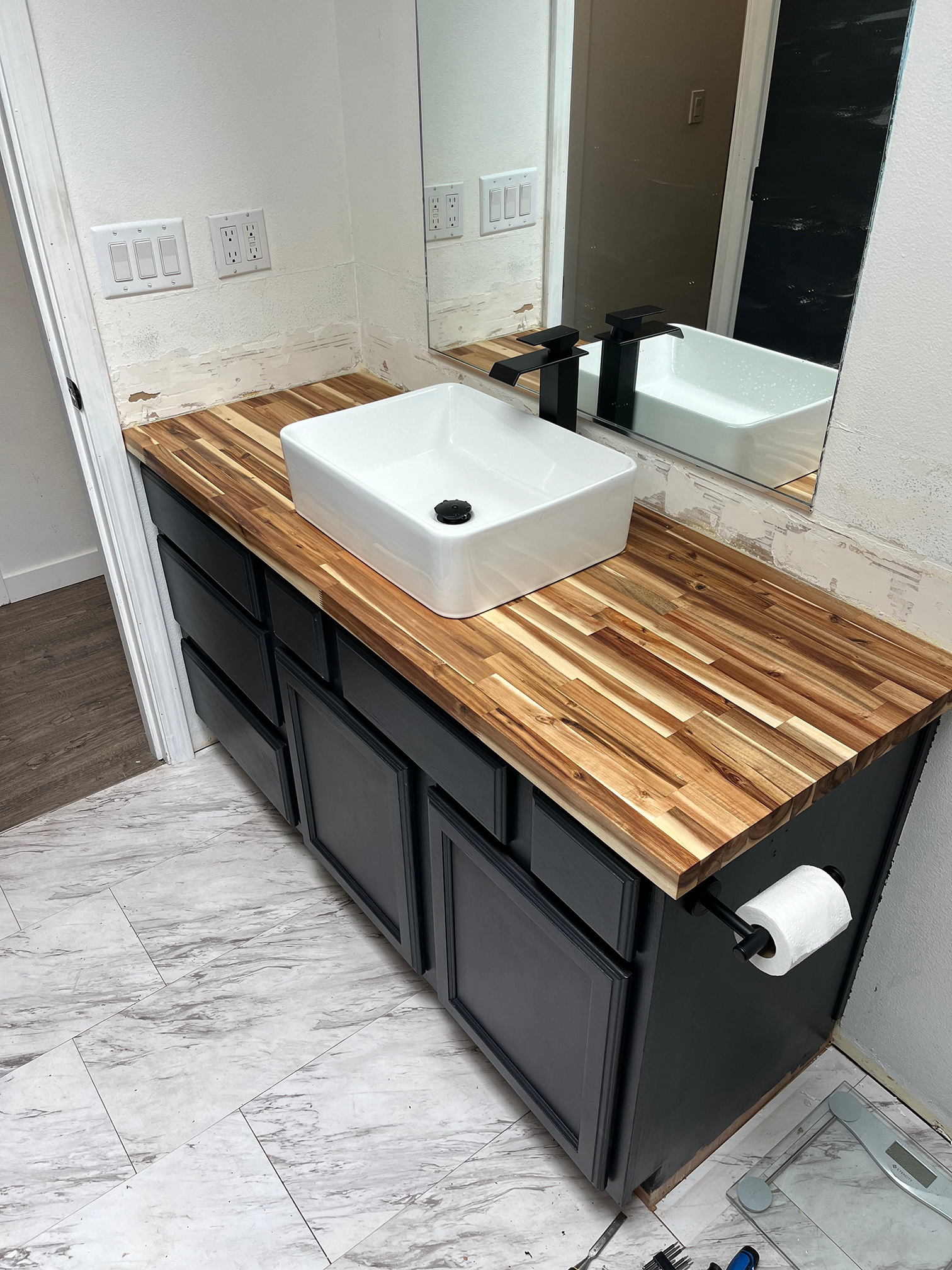 Red-River-Remodel-and-Construction-Sam-Knowlton-Central-Oregon-Contractor-Vanity-Sink-Bathroom.png