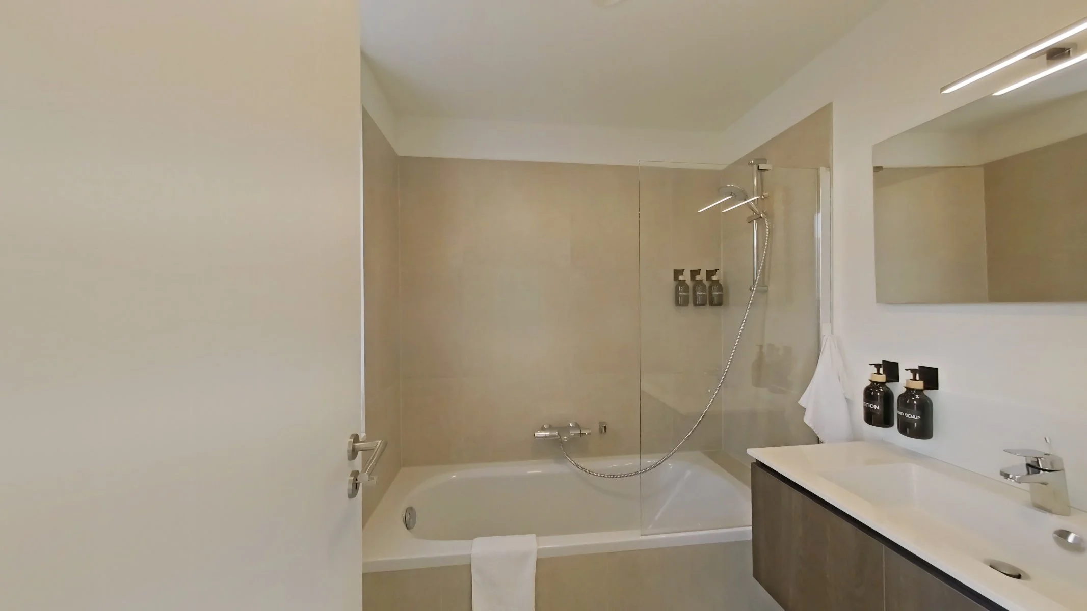 Bathroom Suite 1 (1).jpg