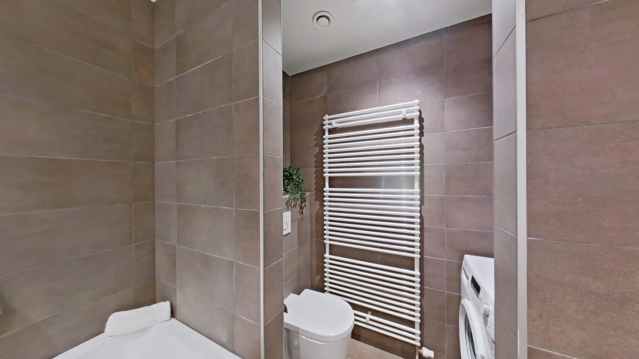 Bedroom 2 - Bathroom 2.jpg