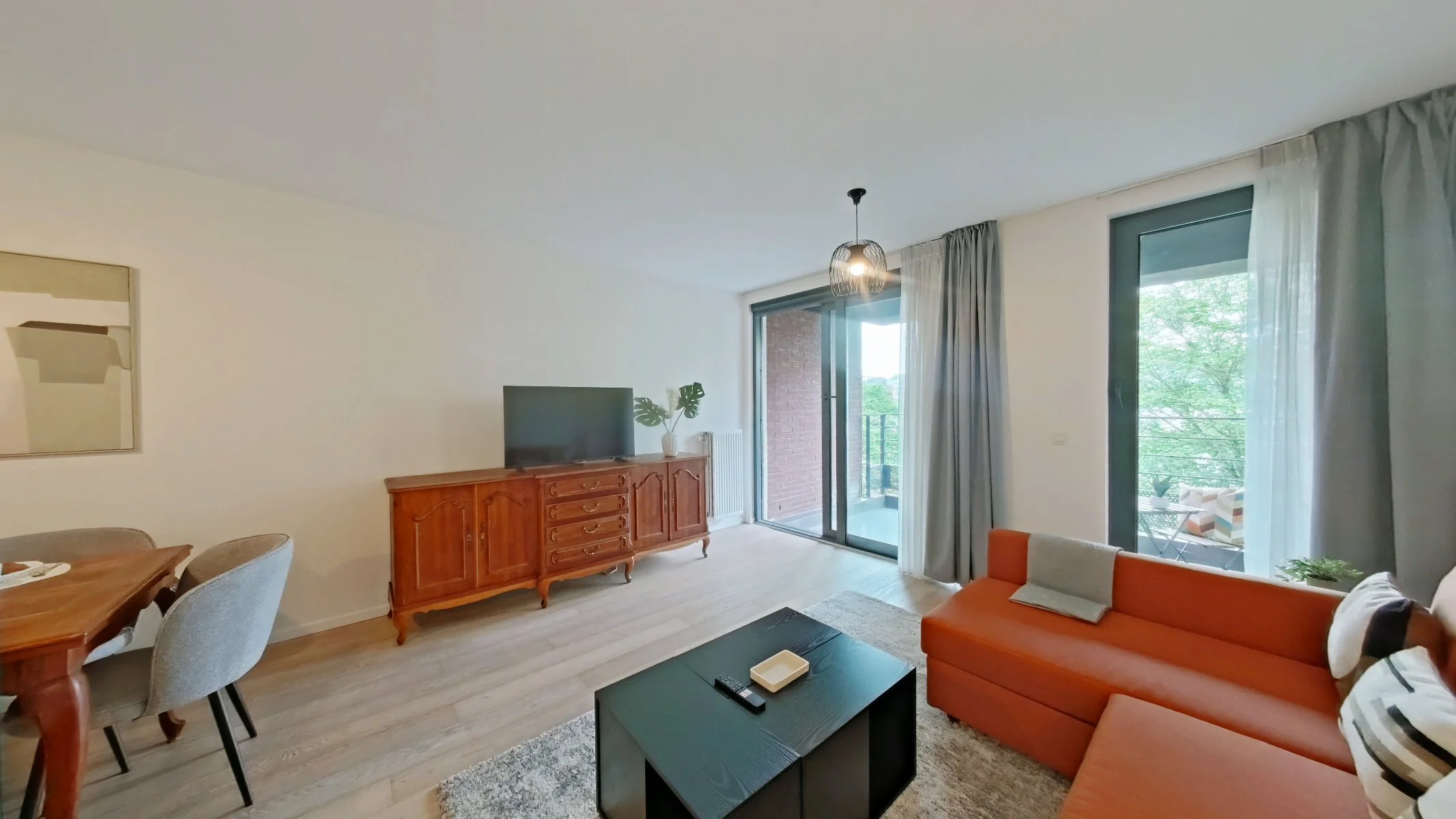 Living Room  (7).jpg