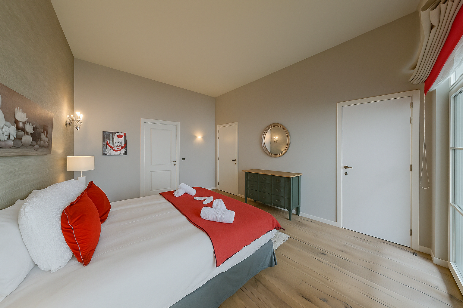 20250820_1553_Comfortable Bedroom Interior_remix_01k33vy7tjfcftcmqnfbxgpxva.png