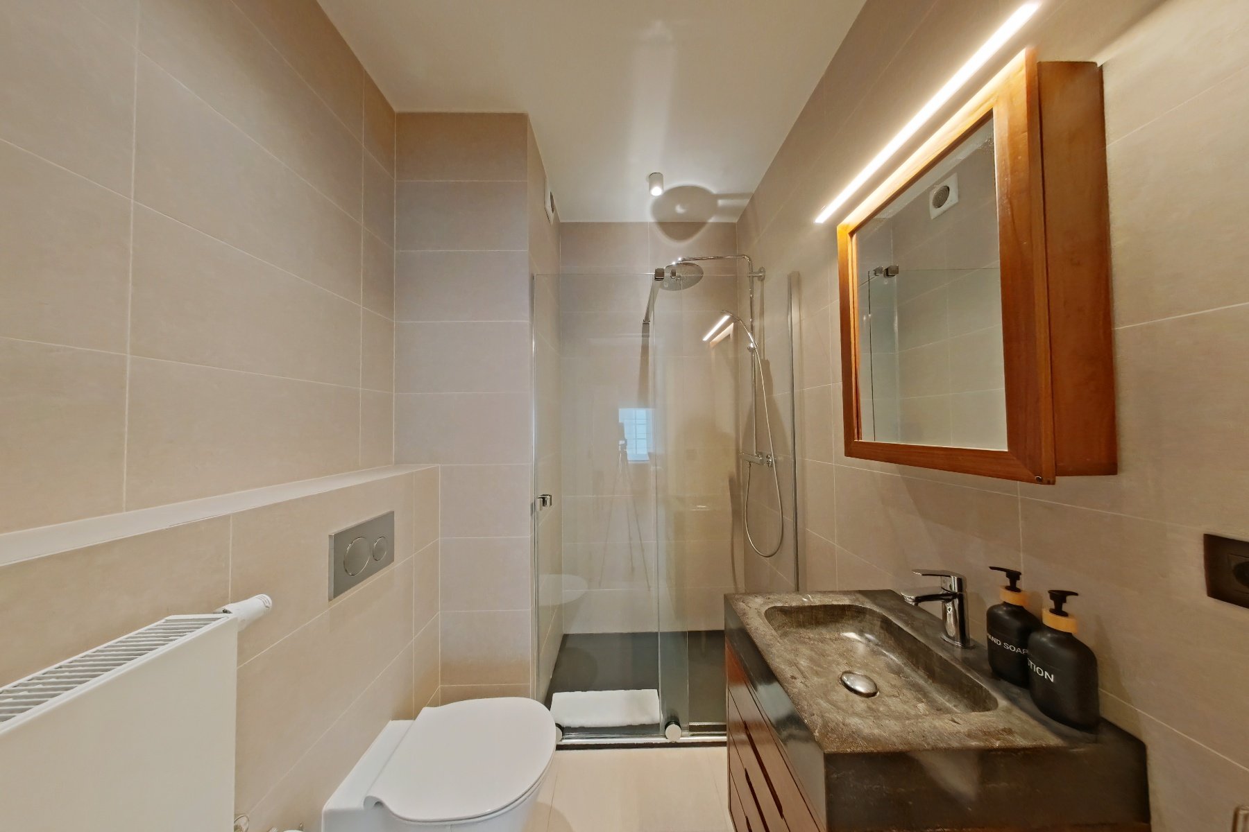 Bathroom Suite 1 (  Brd 1).jpg