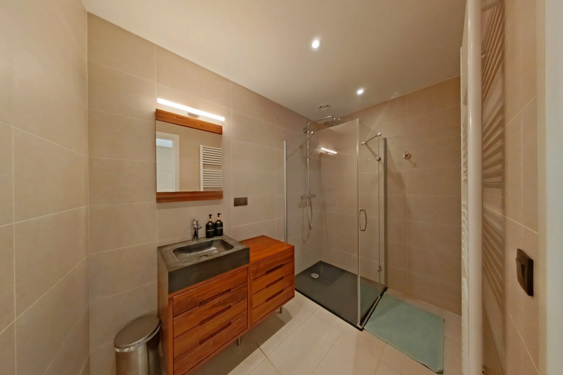 Bathroom Suite 2.jpg
