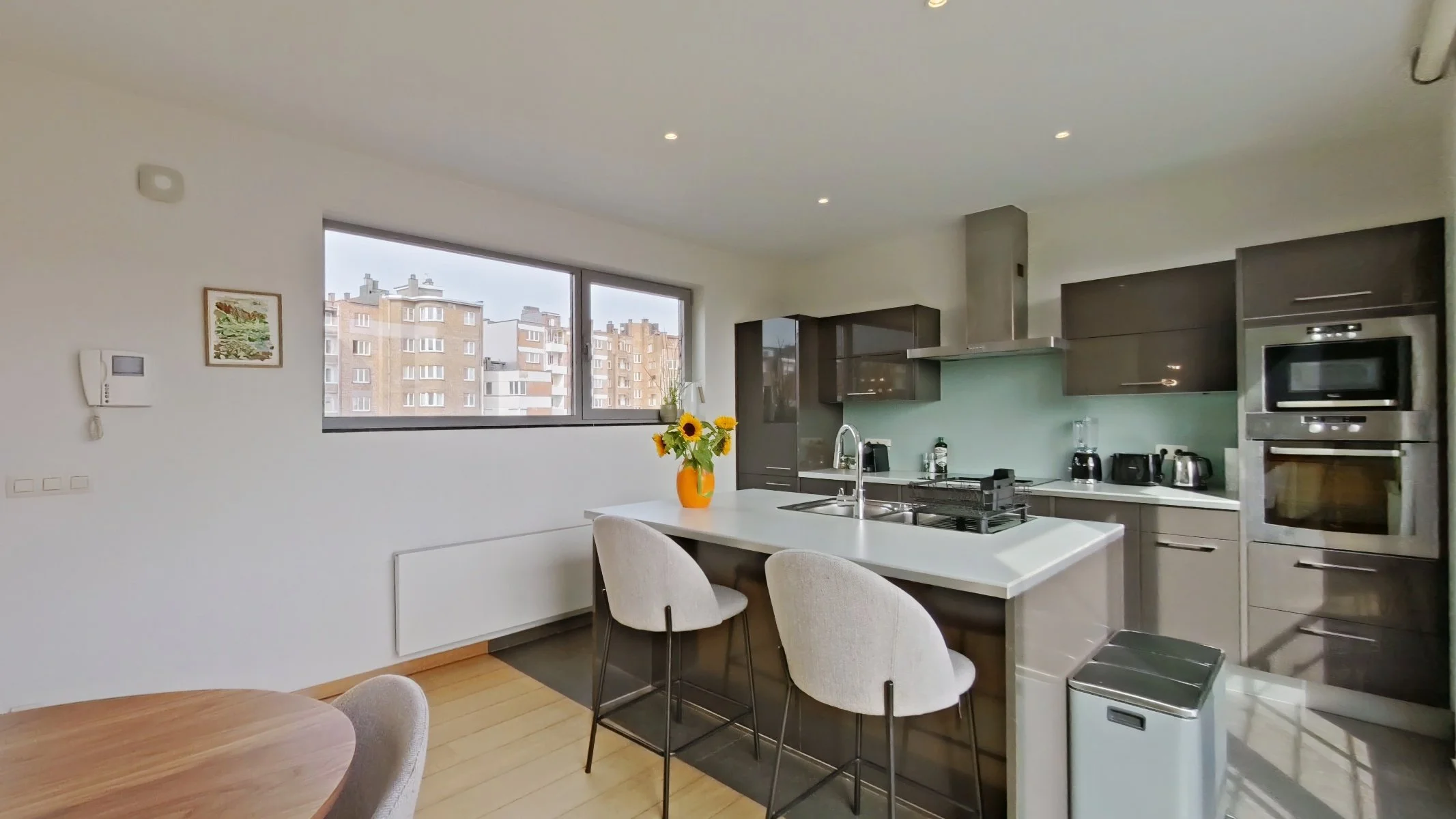 Living Kitchen (2).jpg