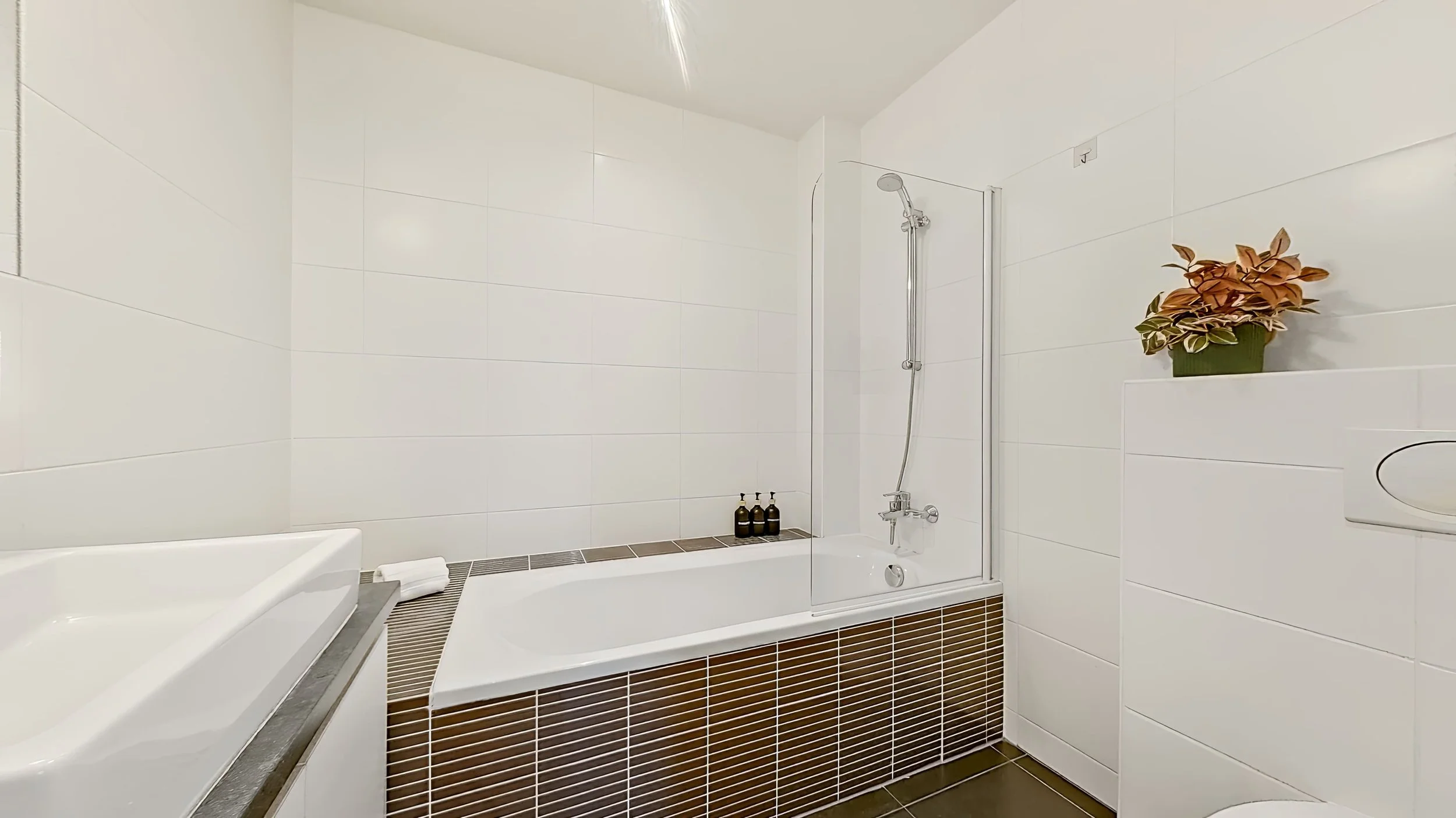 Bathroom (1)_edit.jpg