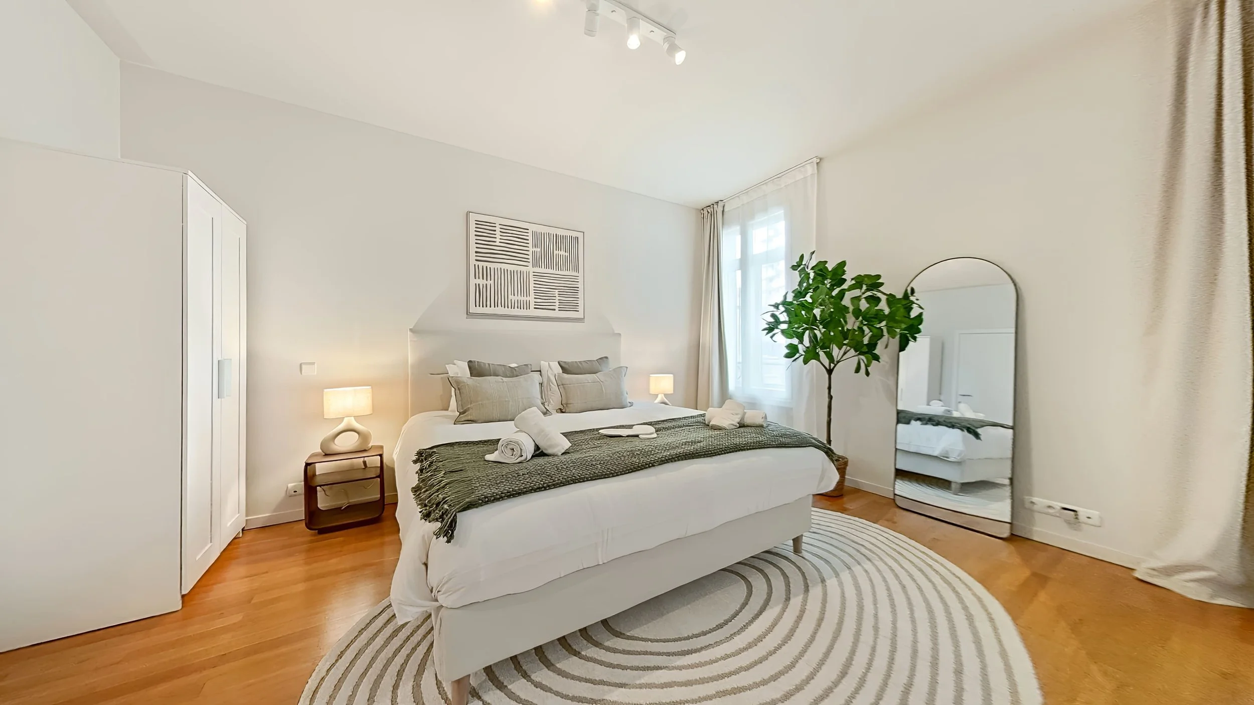 Living Room (3)_edit.jpg