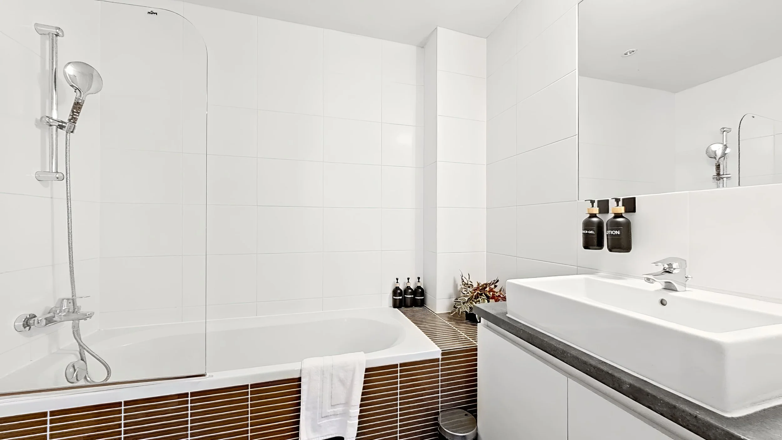 Bathroom (1)_edit.jpg