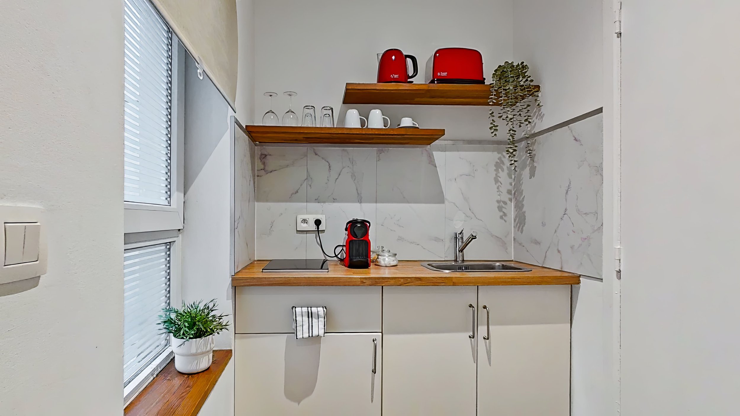 Kitchen Area_edit.jpg