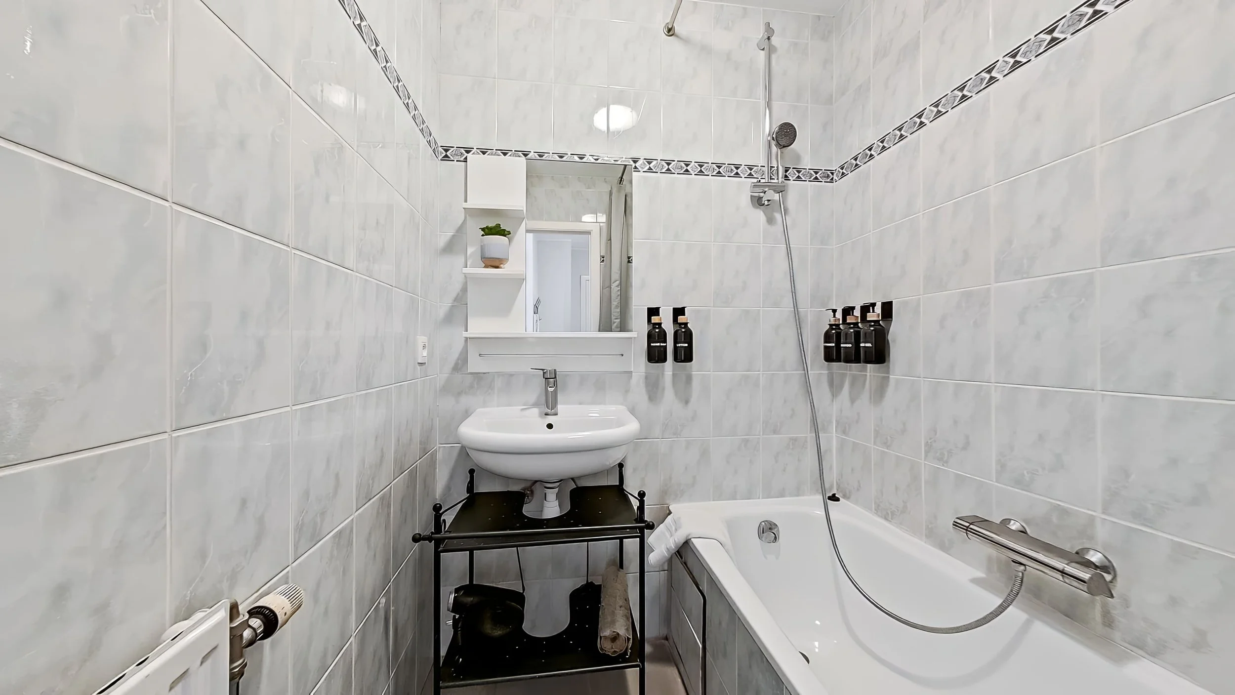 Bathroom (1)_edit.jpg