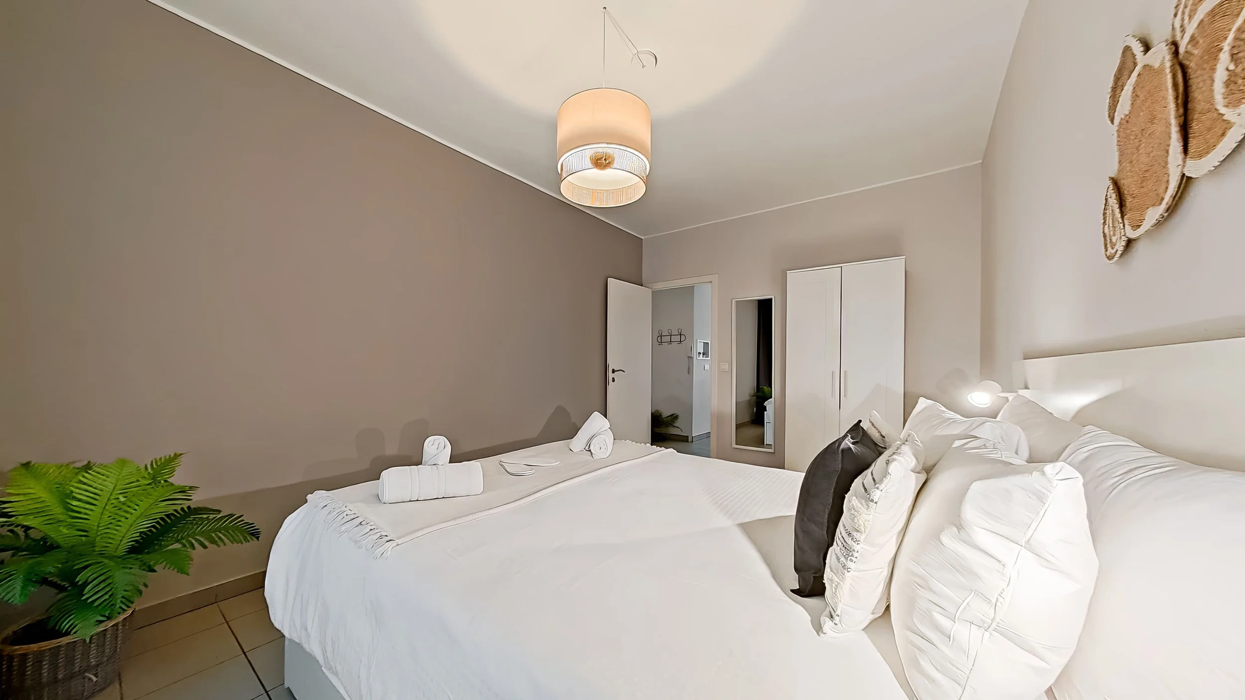 Bedroom (2)_edit.jpg