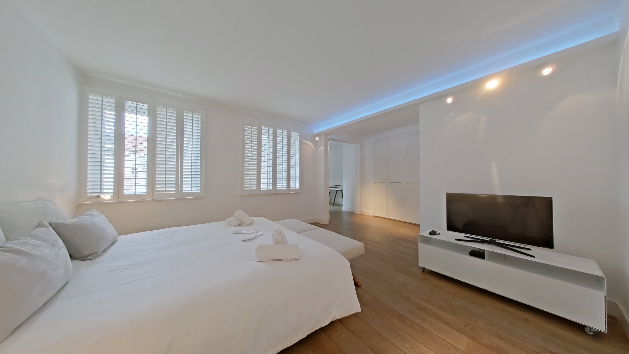 Bedroom 1 (4).jpg
