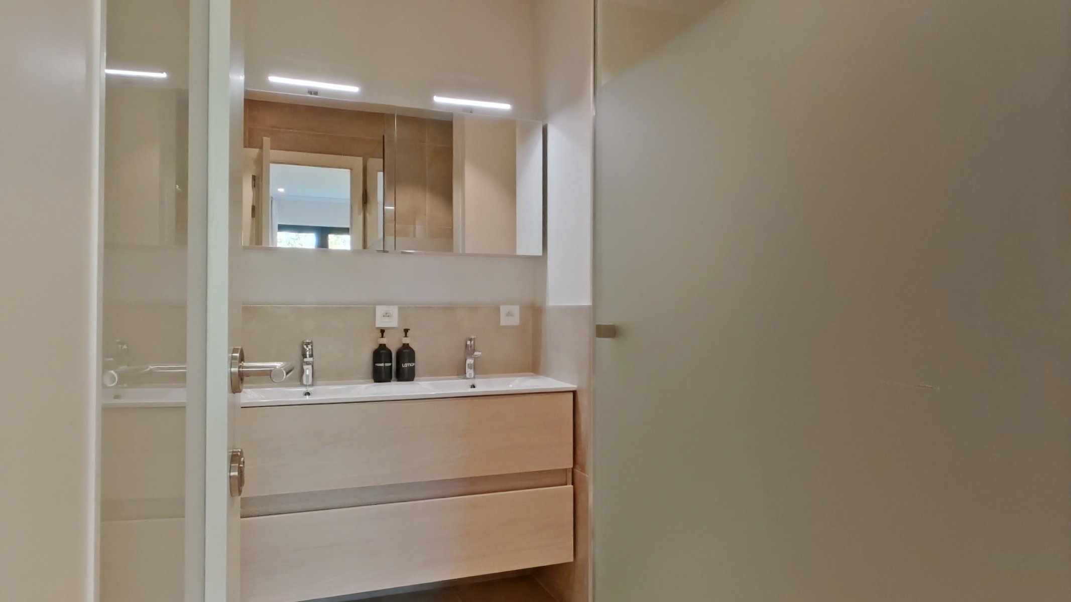 Bathroom Suite 2.jpg