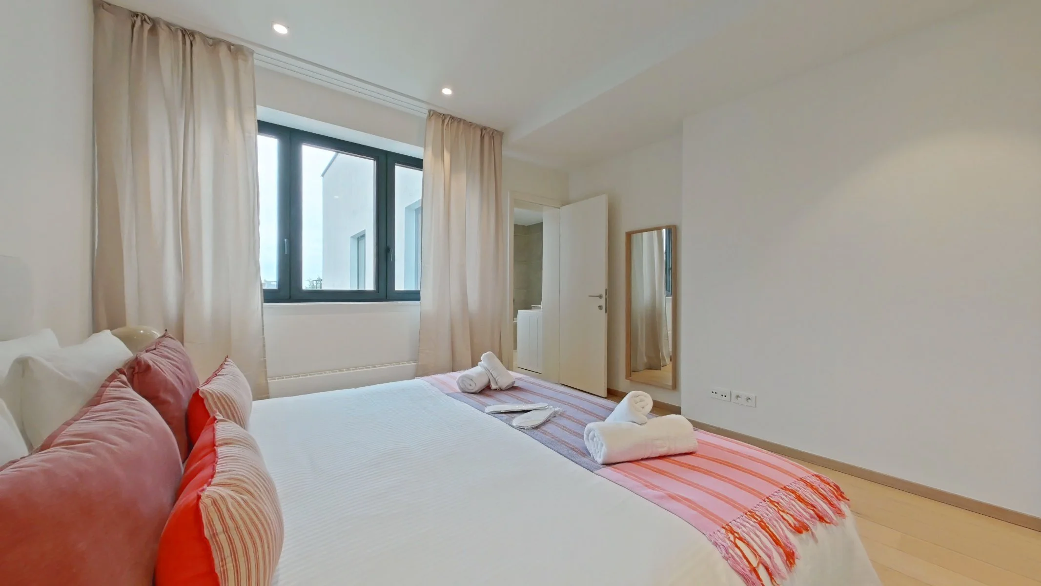 Bedroom 2 (4).jpg