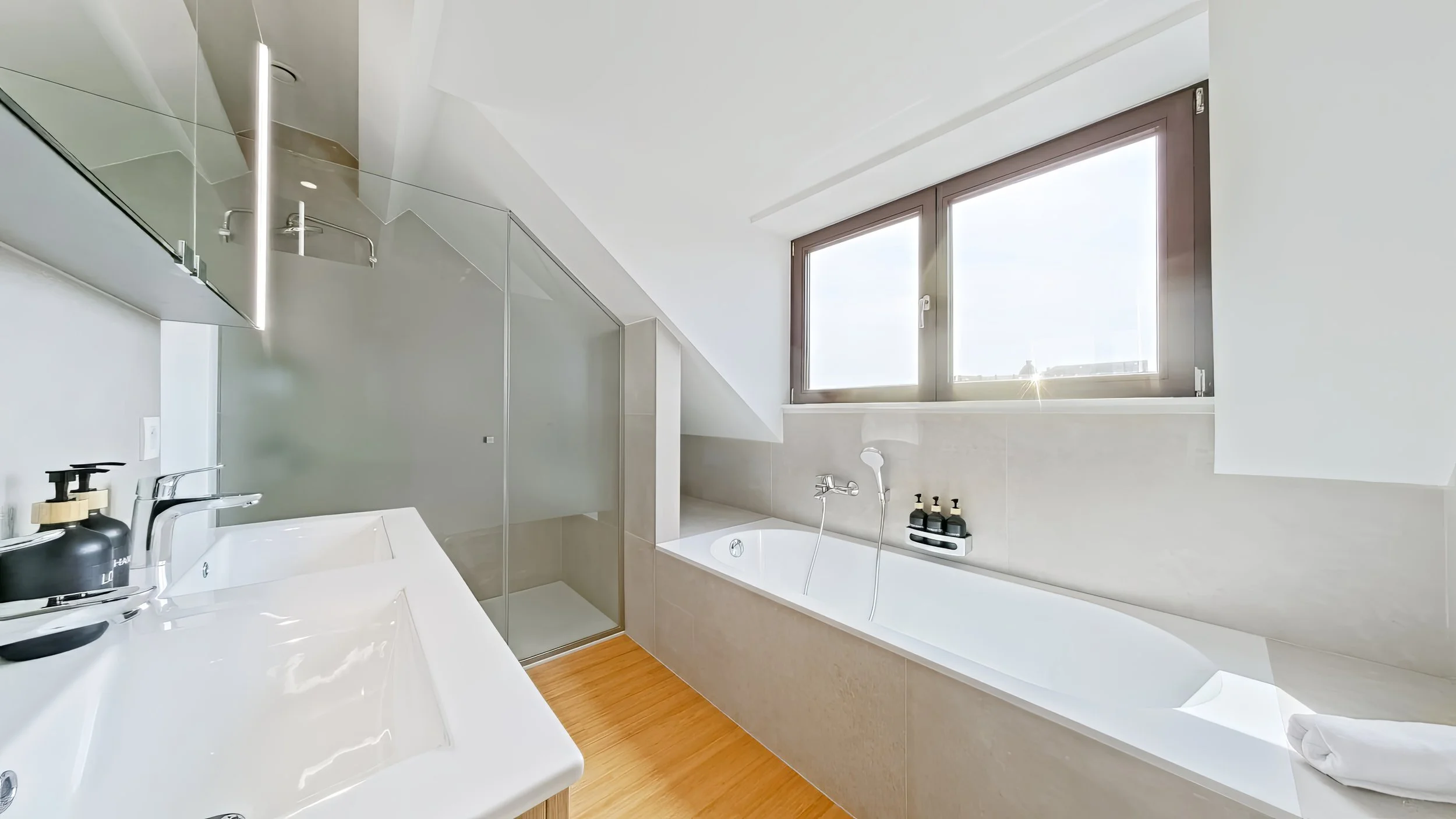 Bathroom Bed 3 (3)_edit.jpg