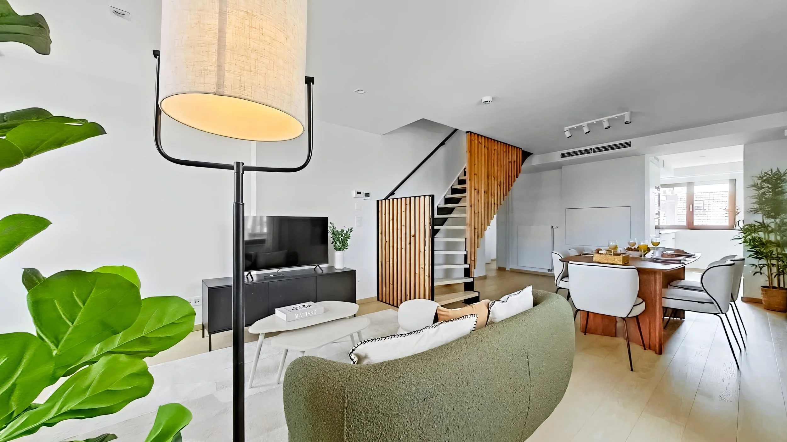 Living Room (5)_edit.jpg