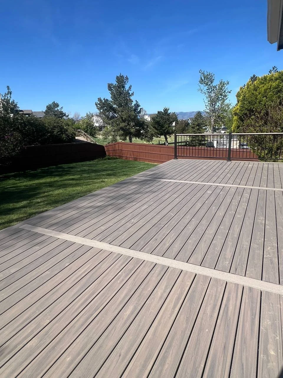 modern-composite-deck-stairs-detail.jpeg