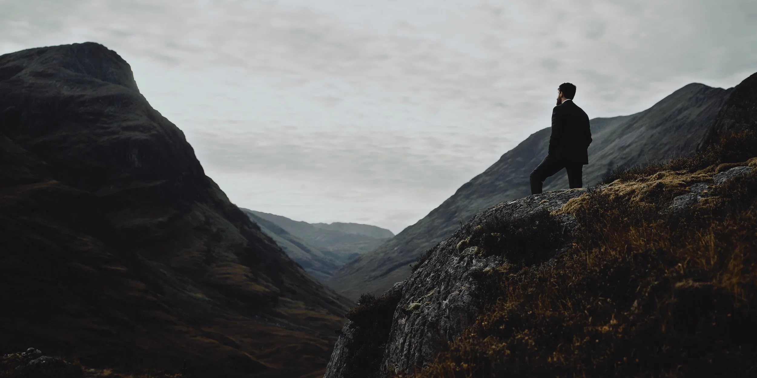 glencoe elopement photography groom ralston cairn view point