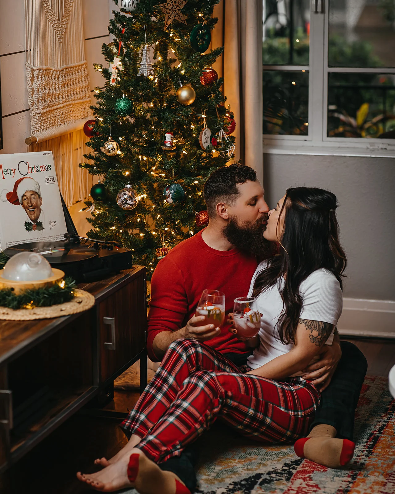 Rad Red Creative Tampa Wedding Photographer In Home Christmas Session