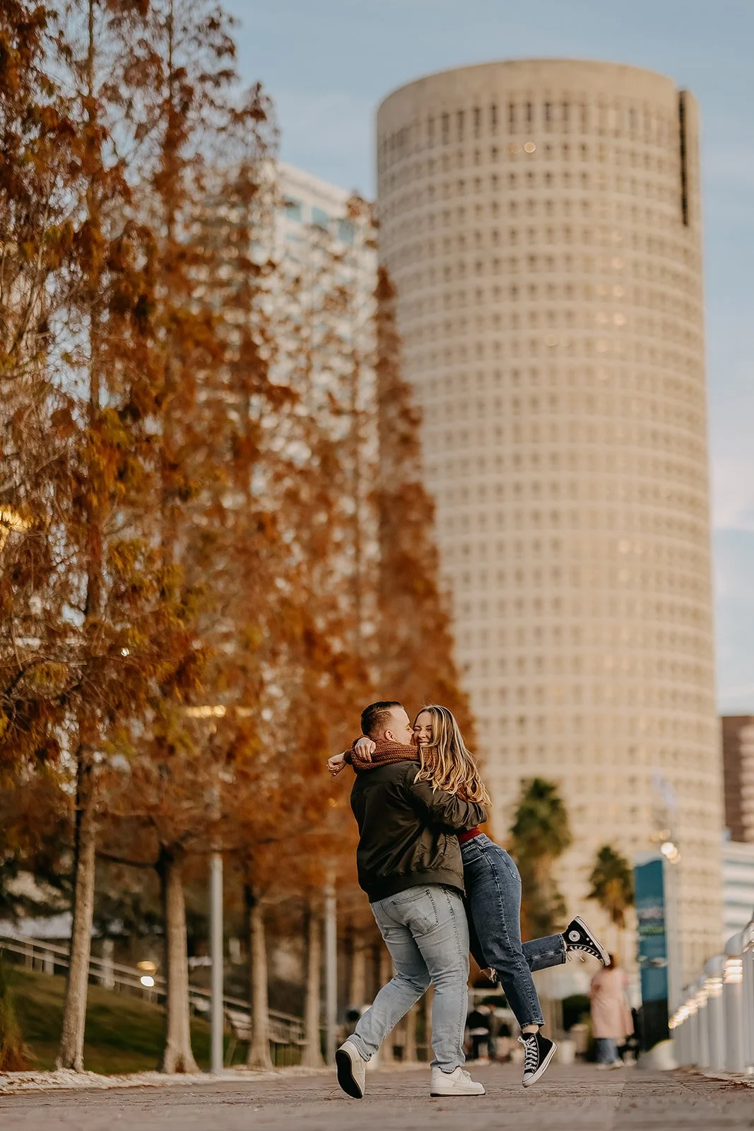 Sarah &amp; Tyler’s Downtown Tampa Engagement Session