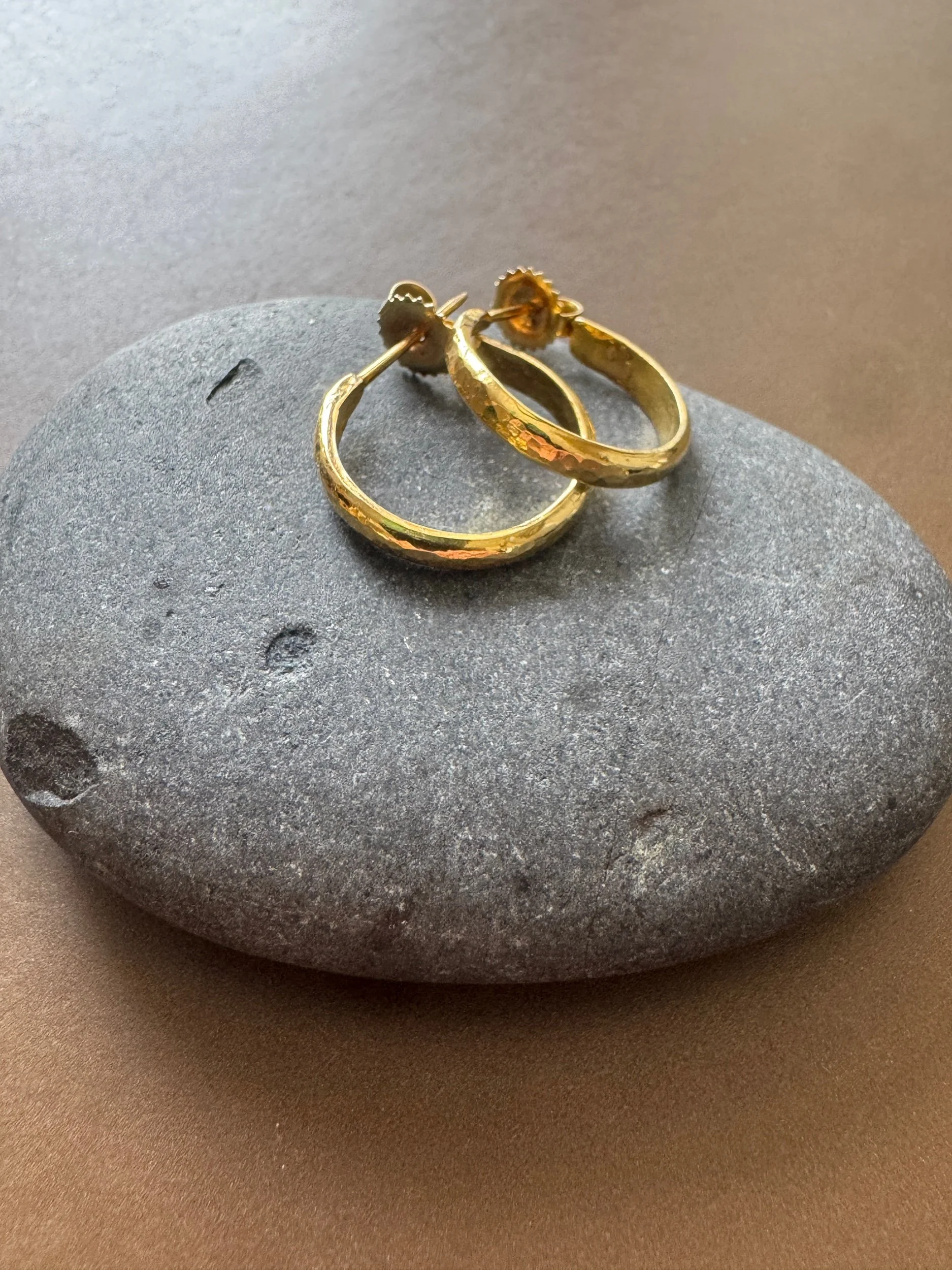 22K Hammered Hoops