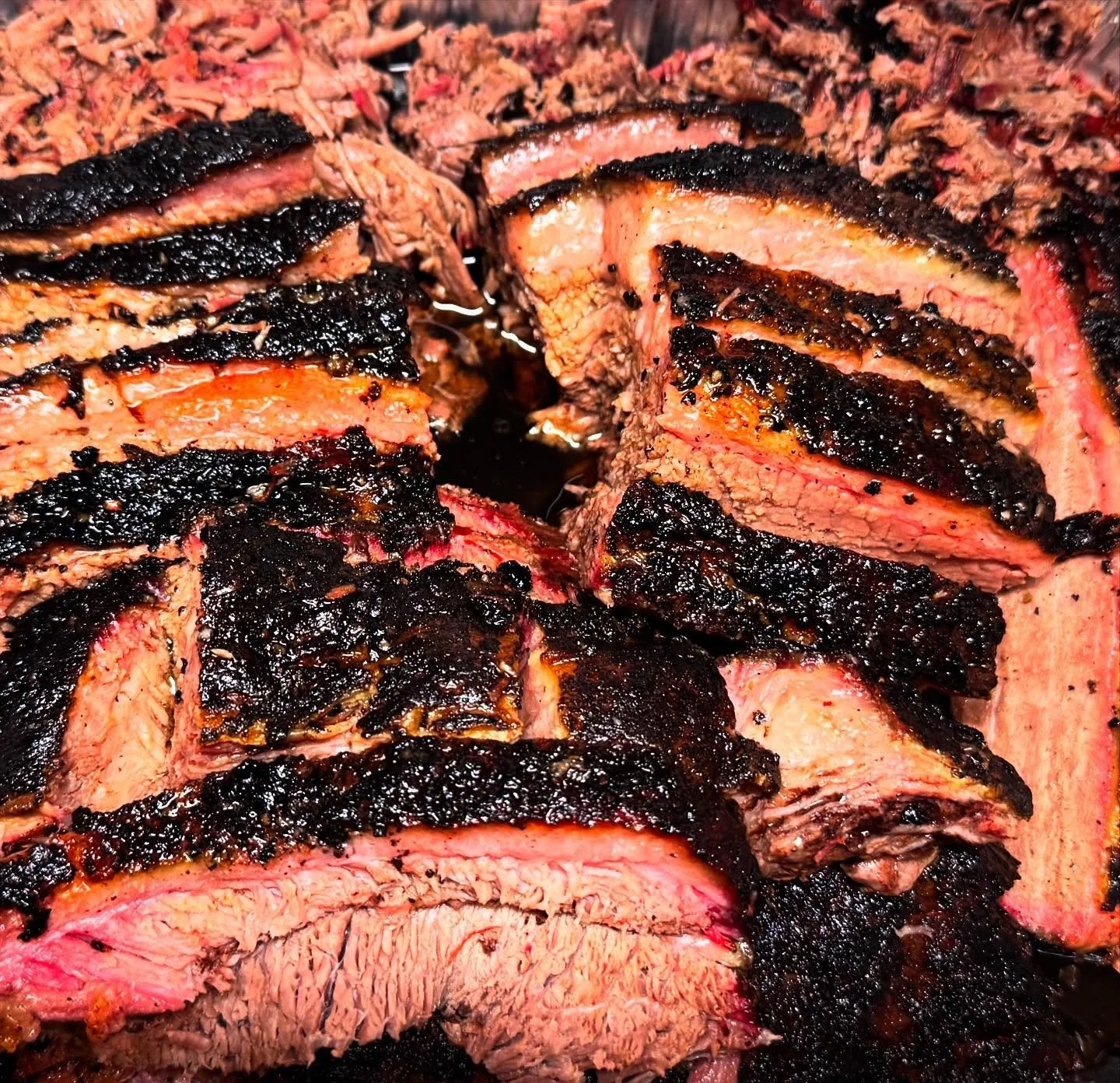 Join us for a full BBQ menu at 313 Taproom on Saturday, August 16 from 12 pm - 4 pm (or sold out)!

#valleebbq #bbq #brisket #ribtips #hotlinks