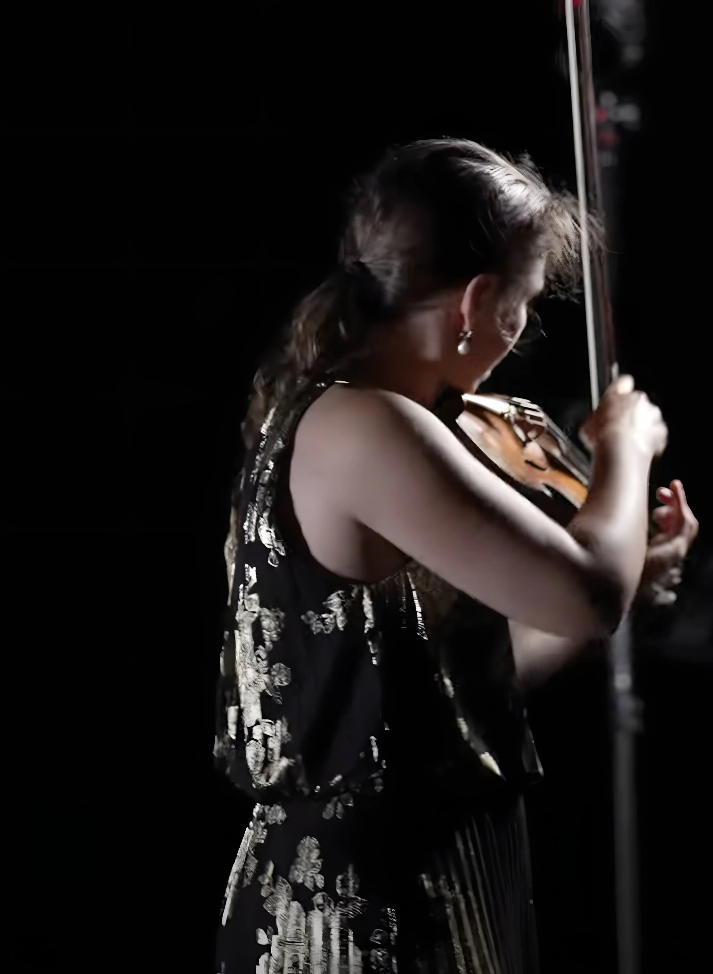 Ilana-Zaks-Performing-Black-BG.jpg
