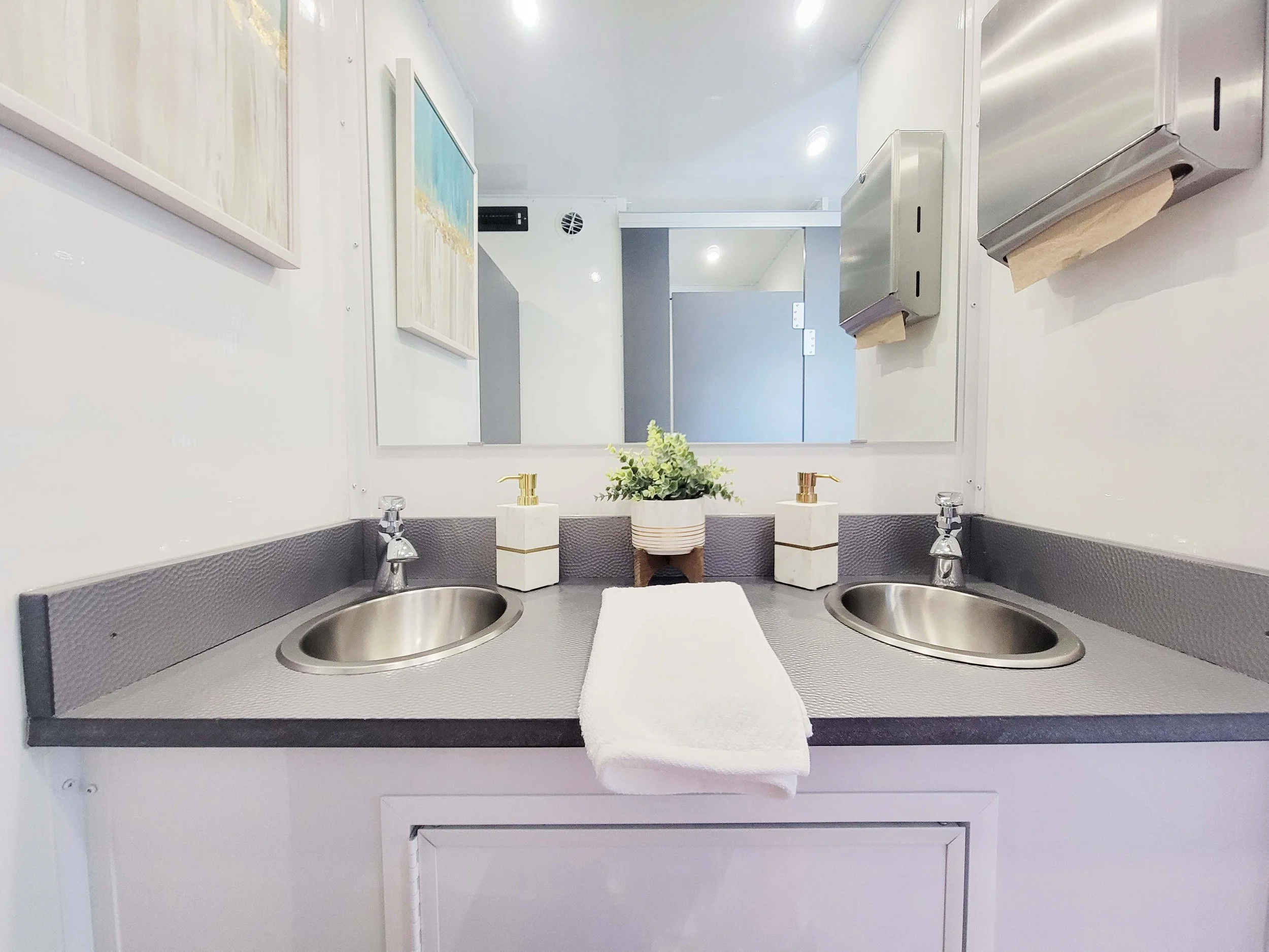 5-stall PRO interior 1.jpg