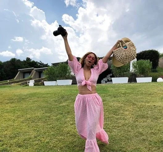 Beyonce holding a Nannacay pom pom bag