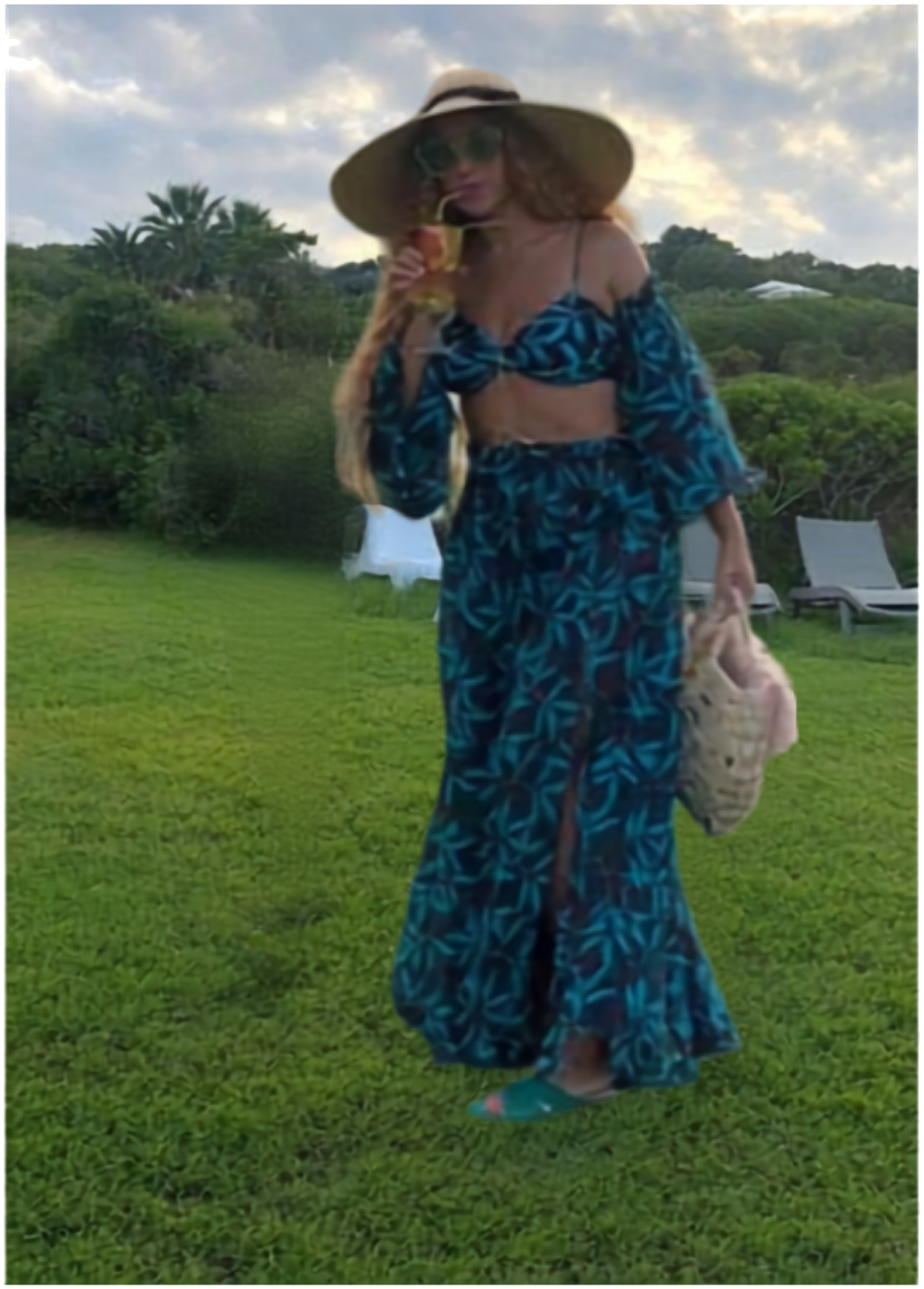 Beyoncee in a green field holding a Nannacay bag
