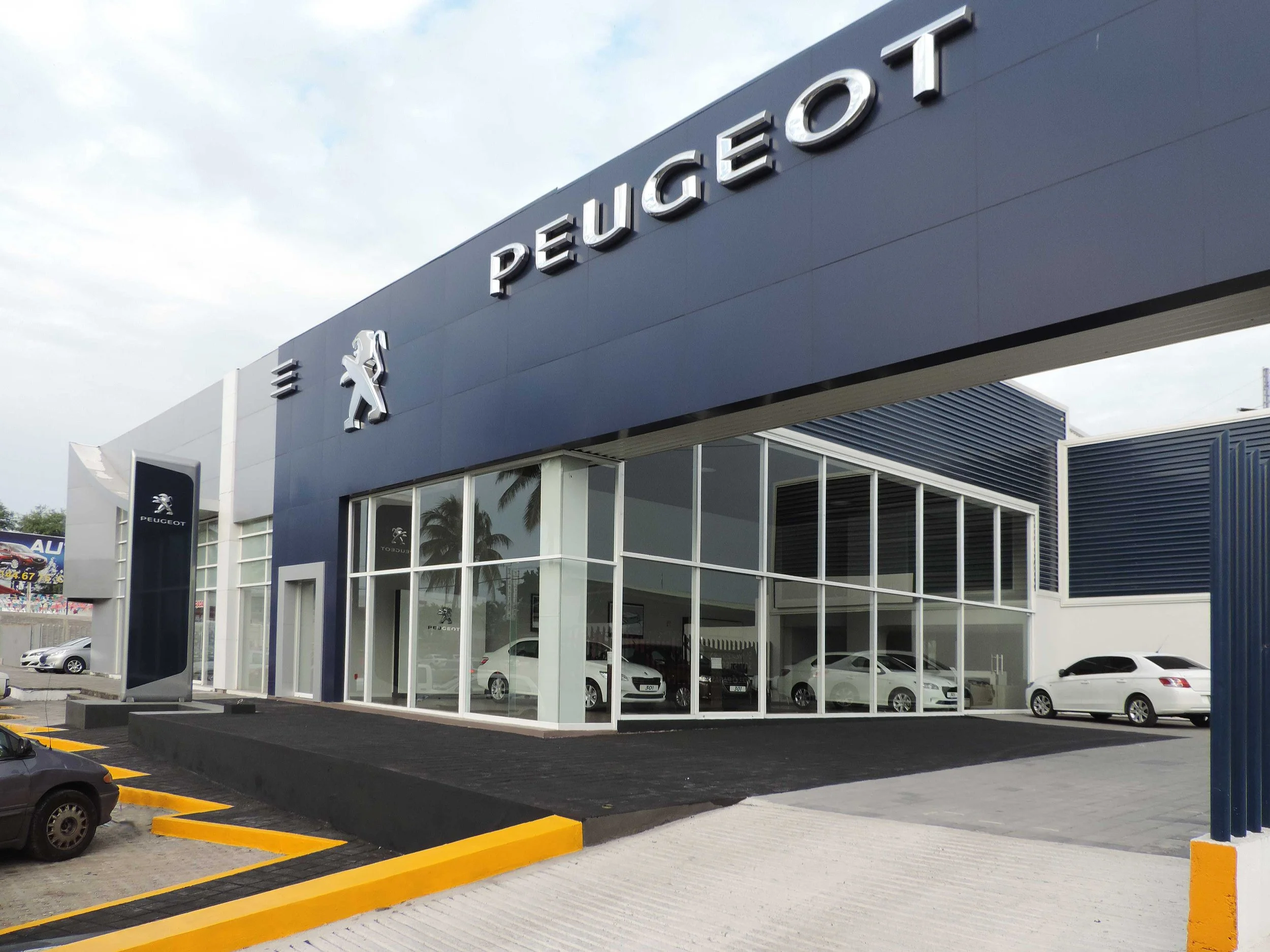 Peugeot <p class="sqsrte-small" style="font-size:0.6em">Manzanillo</p>